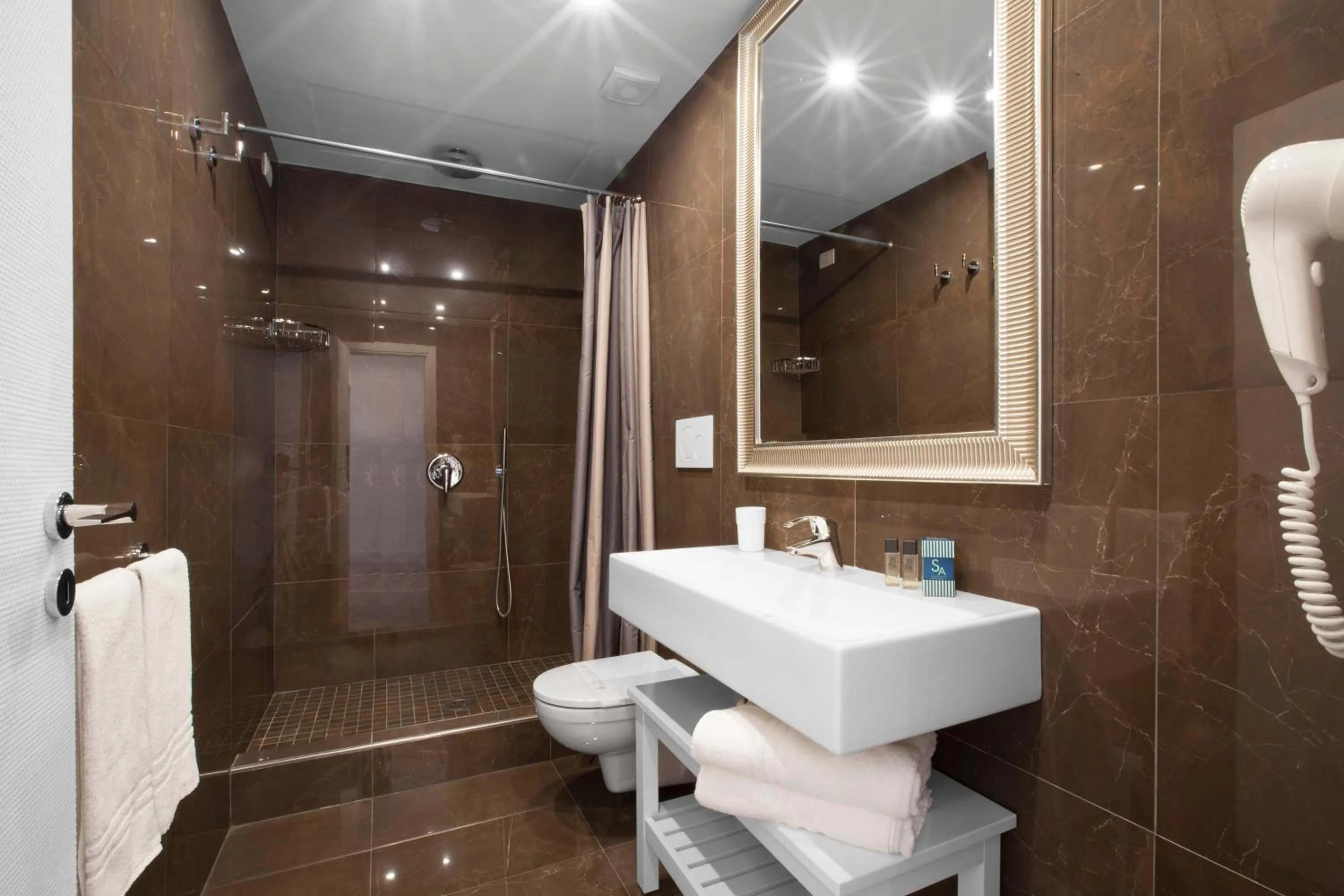 Bathroom in Sorrento Apartments