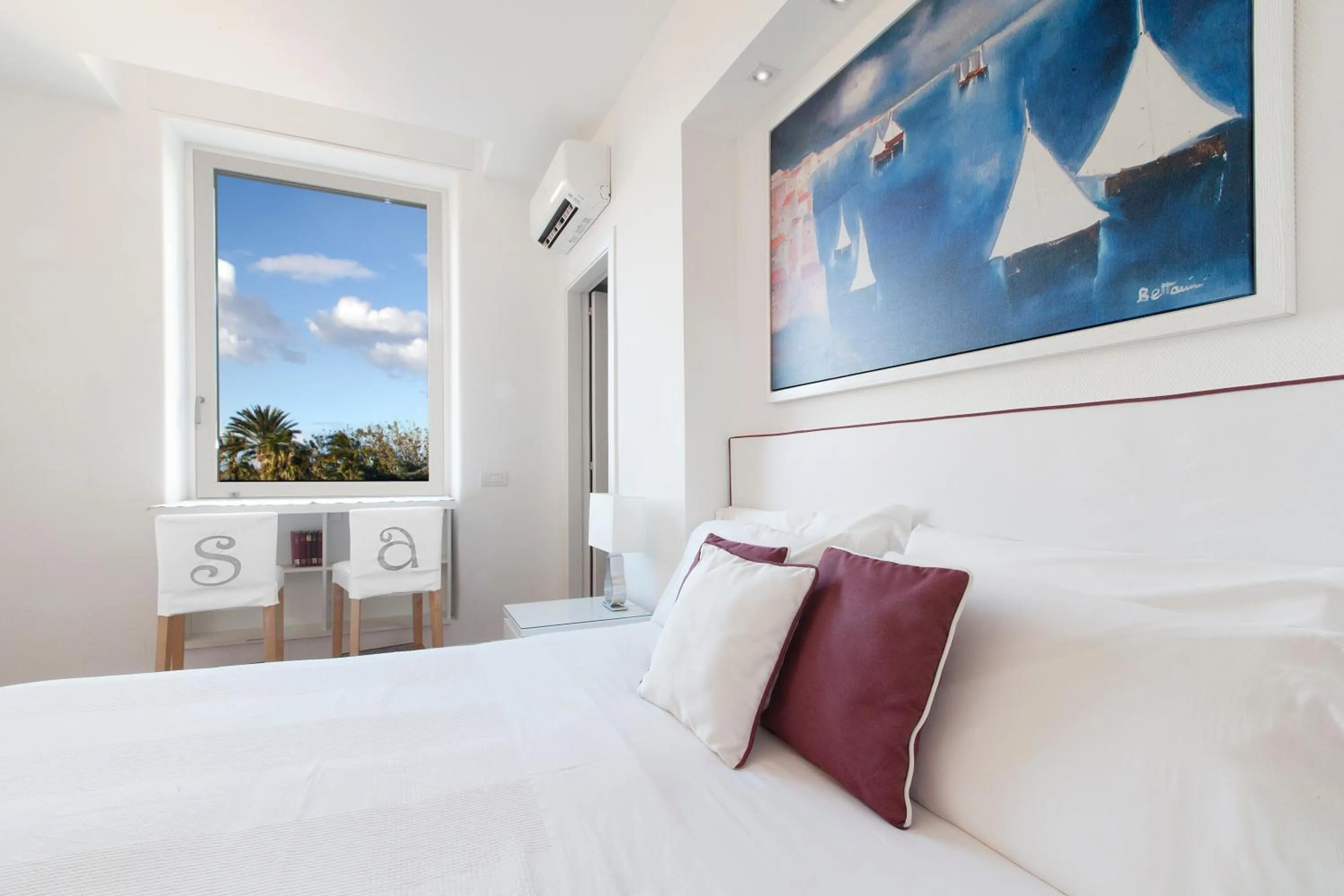 Bedroom, Bed in Sorrento Apartments