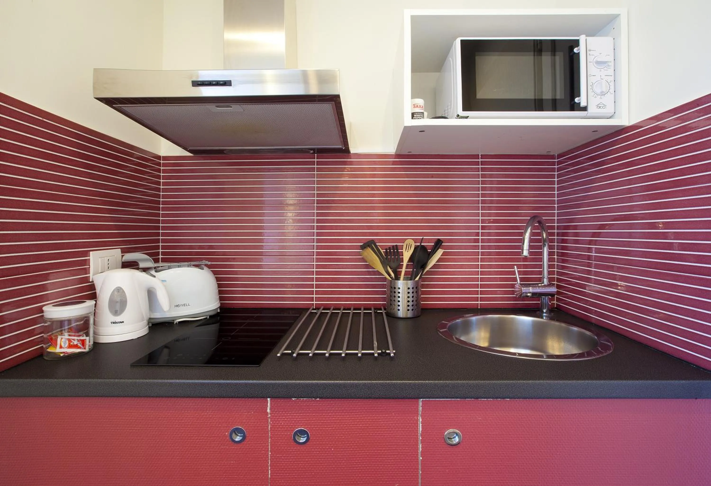 Kitchen or kitchenette in Sorrento Apartments