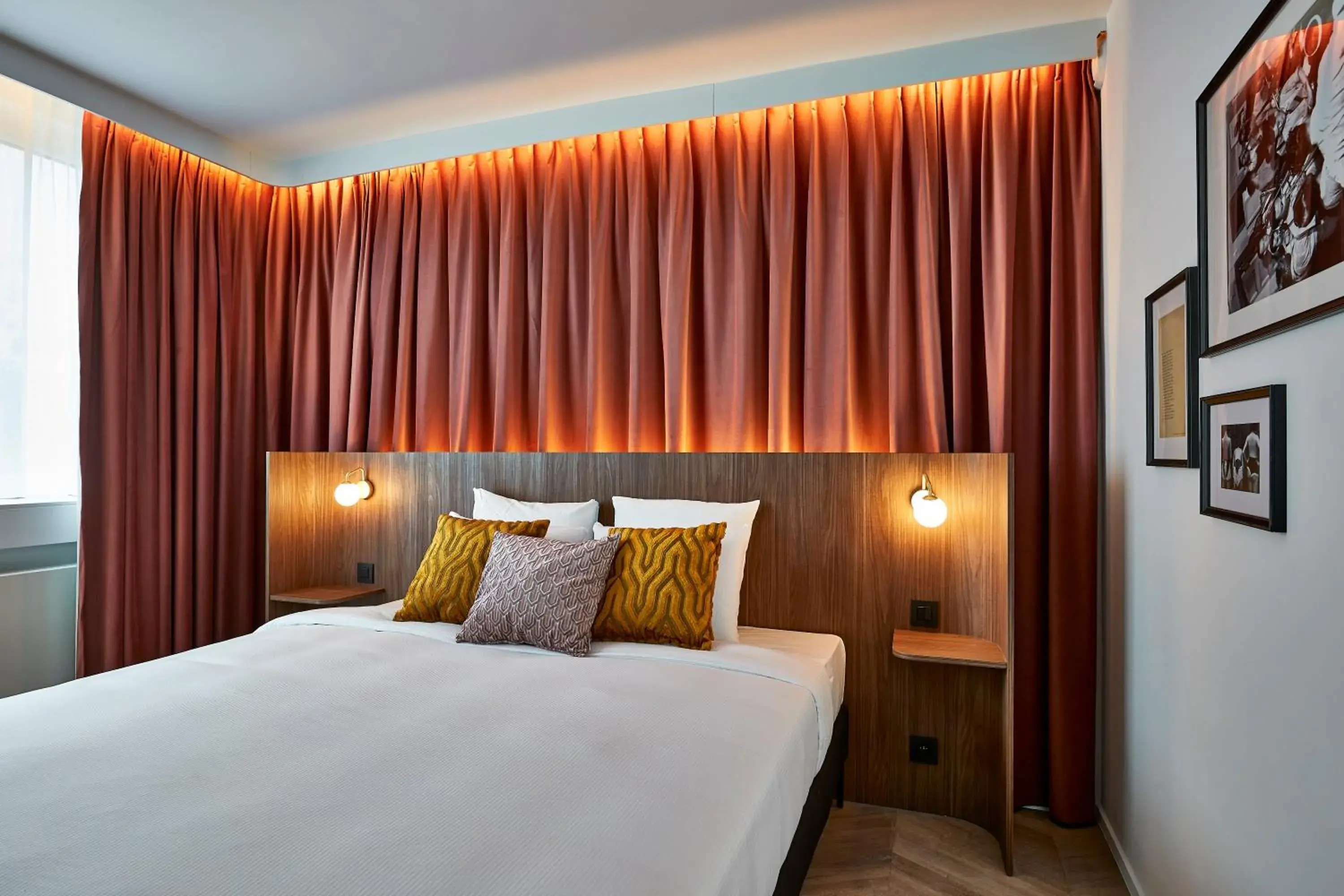 Deluxe Double Room with Balcony in The Scott Hotel Brussels Deluxe Double Room with Balcony in The Scott Hotel Brussels