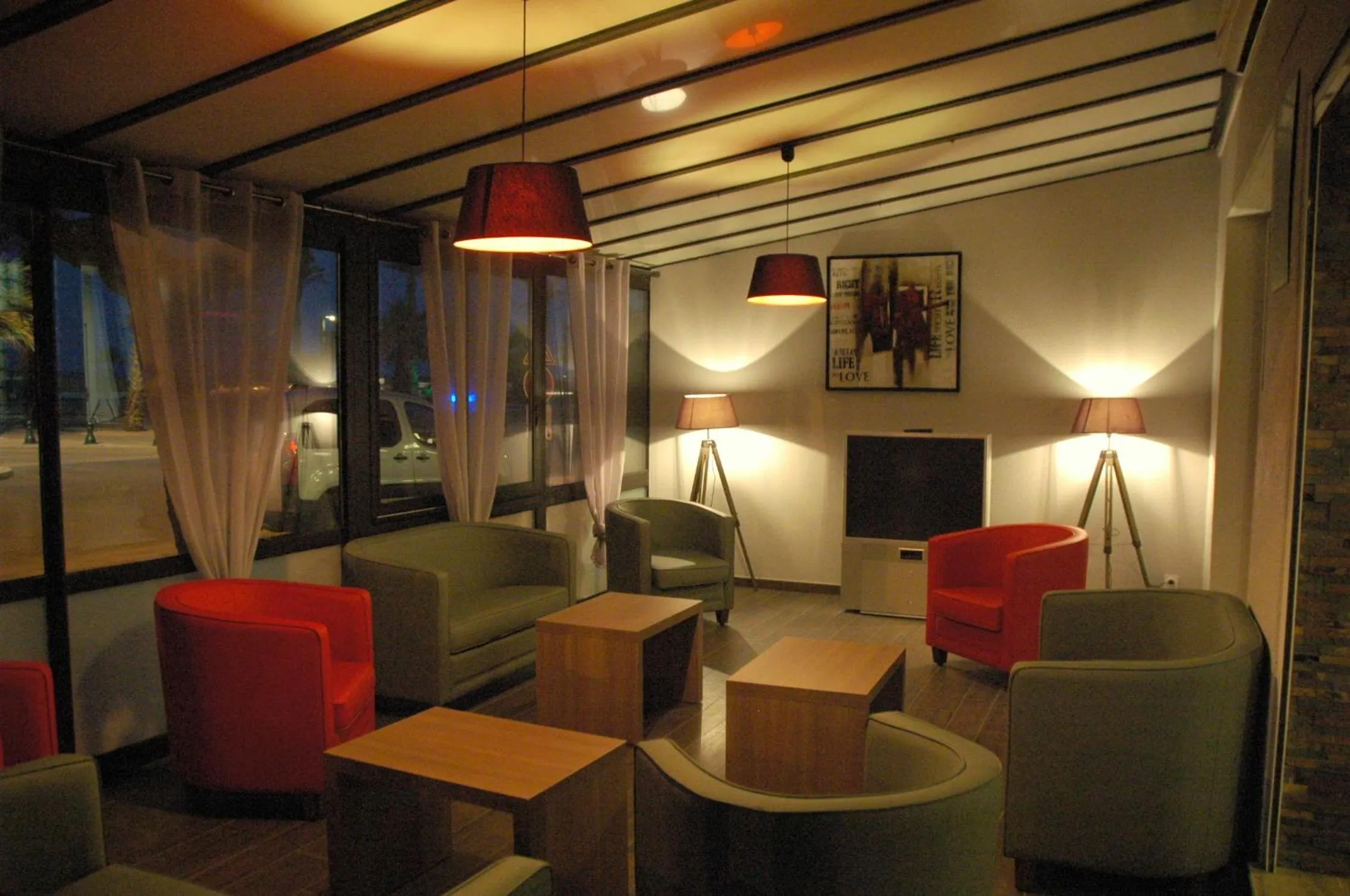 Lounge or bar in Logis Hôtel Restaurant Mar I Sol