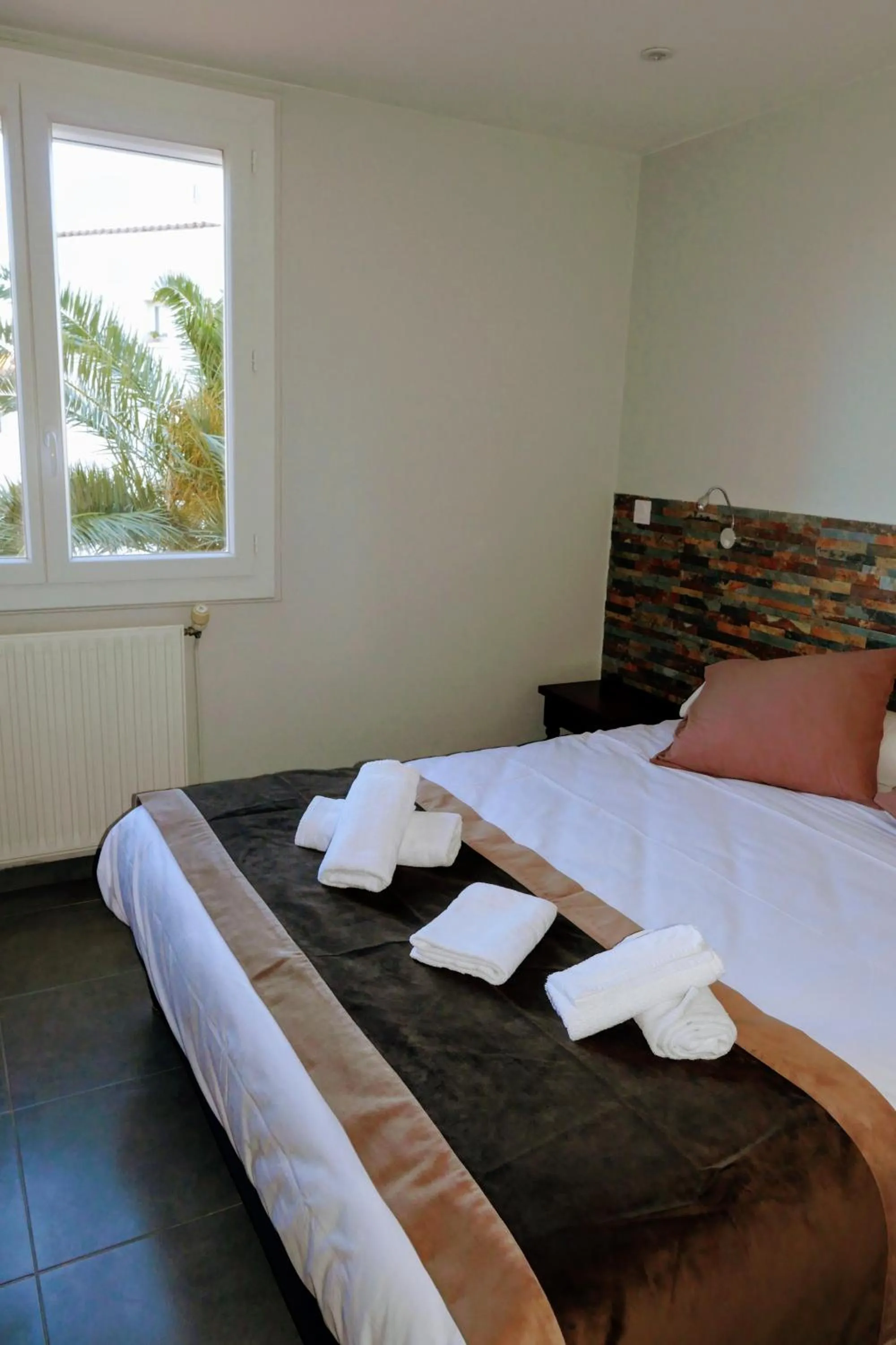 Bed in Logis Hôtel Restaurant Mar I Sol