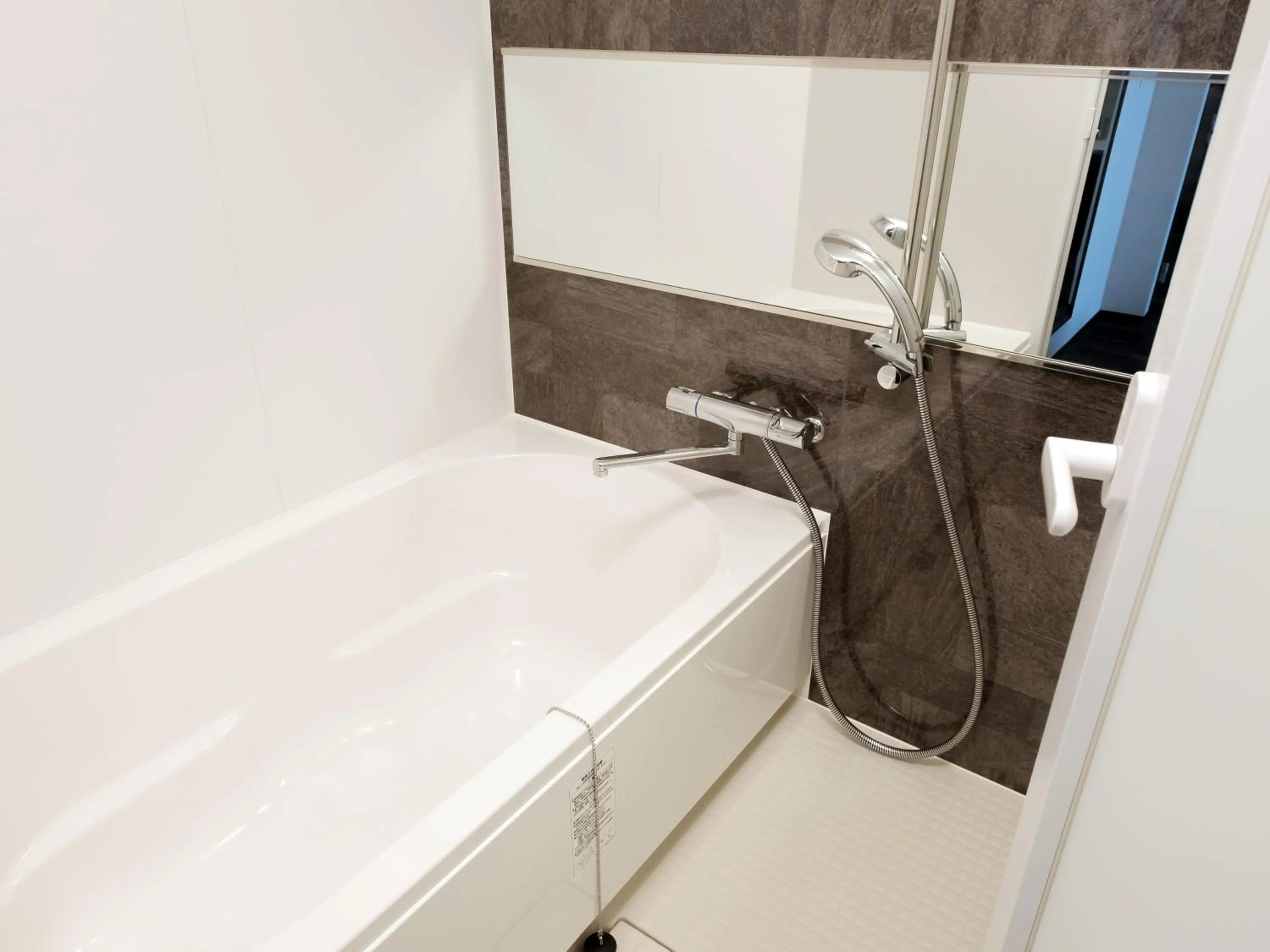 Shower in The Premium Hotel In Rinku