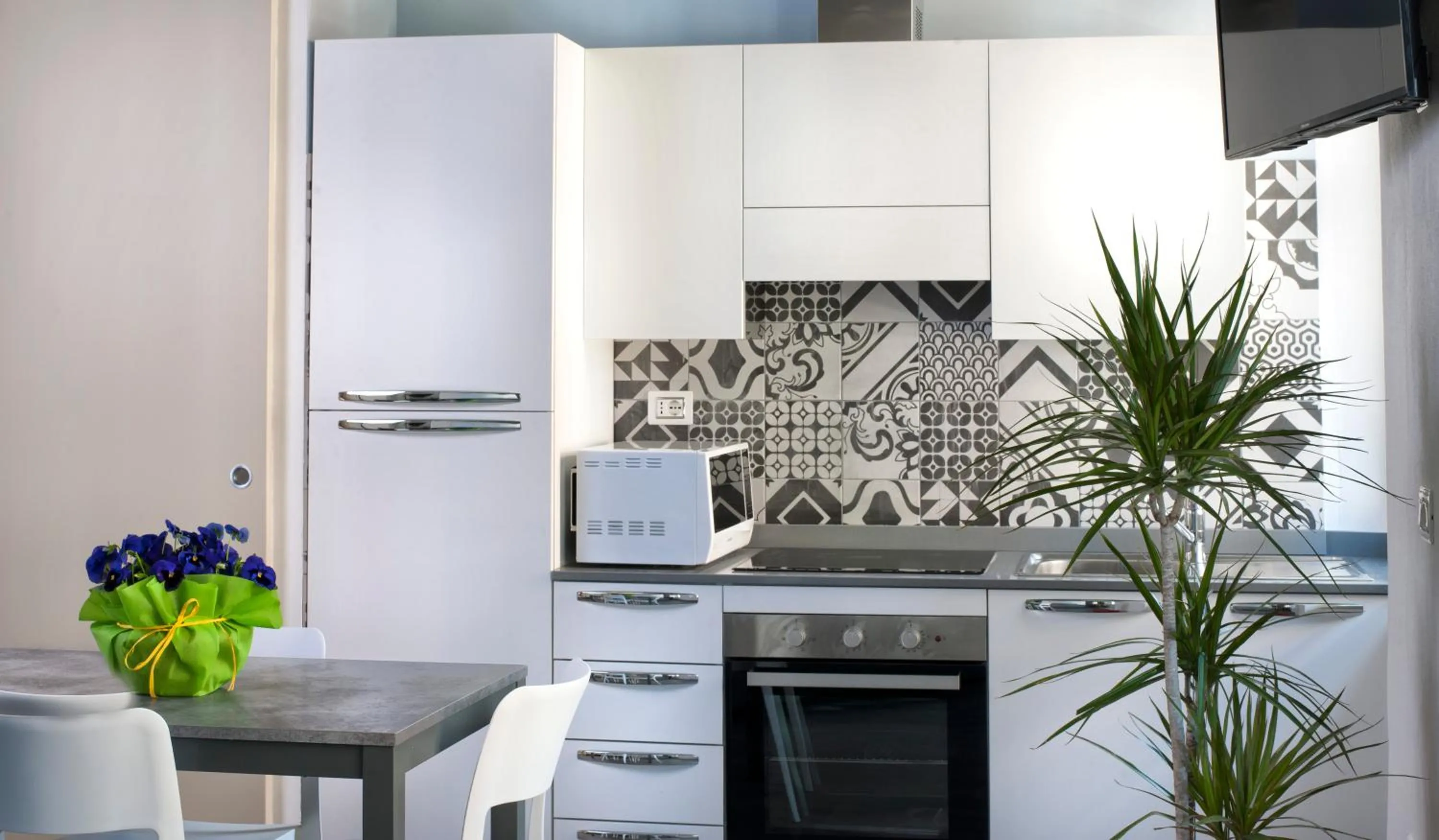 Communal kitchen in Residenza Intra Lago Maggiore