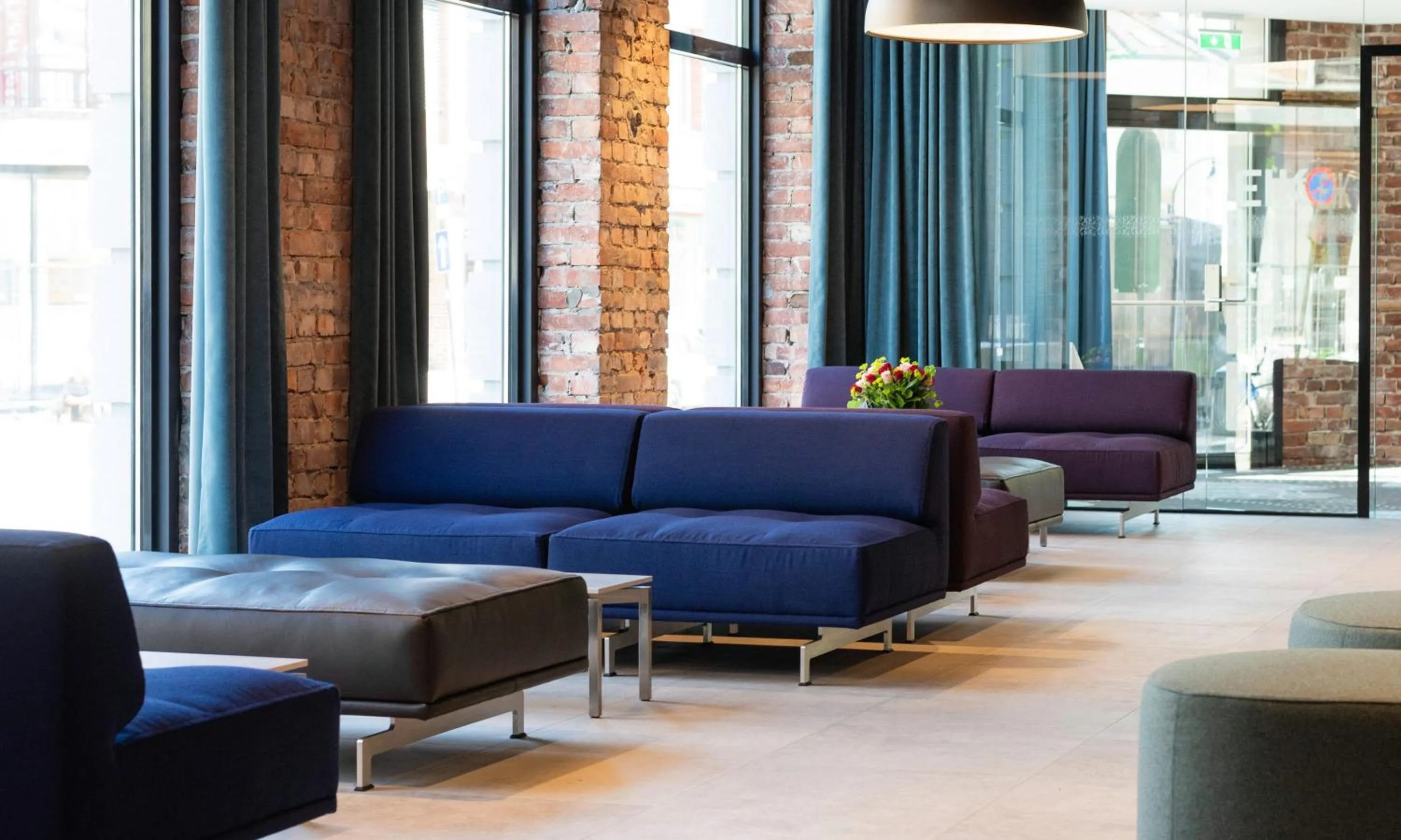 Lobby or reception in Thon Partner Hotel Parken