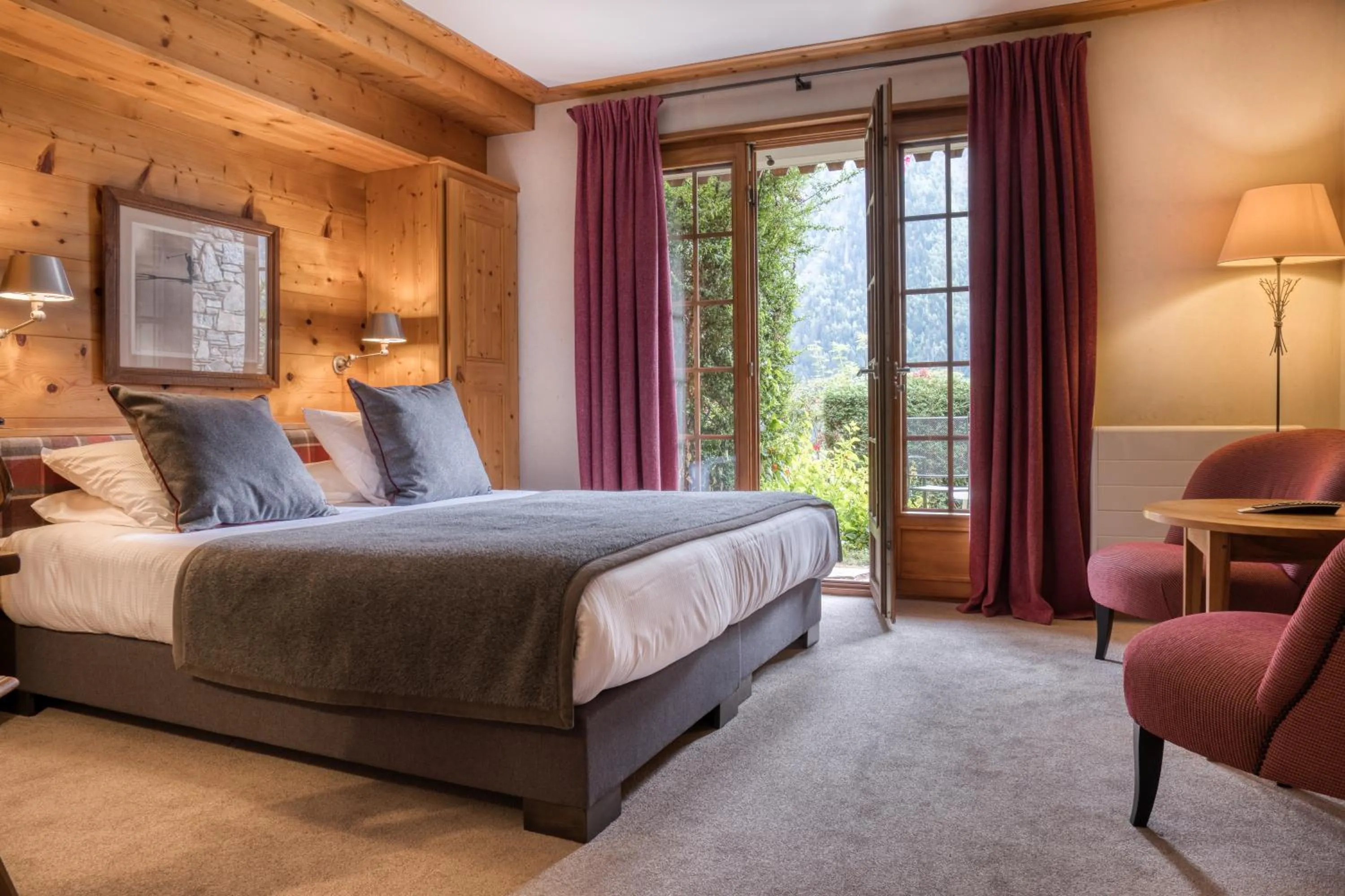 Photo of the whole room, Bed in Auberge du Bois Prin