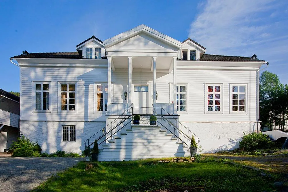 Facade/entrance in Fjordslottet Hotel