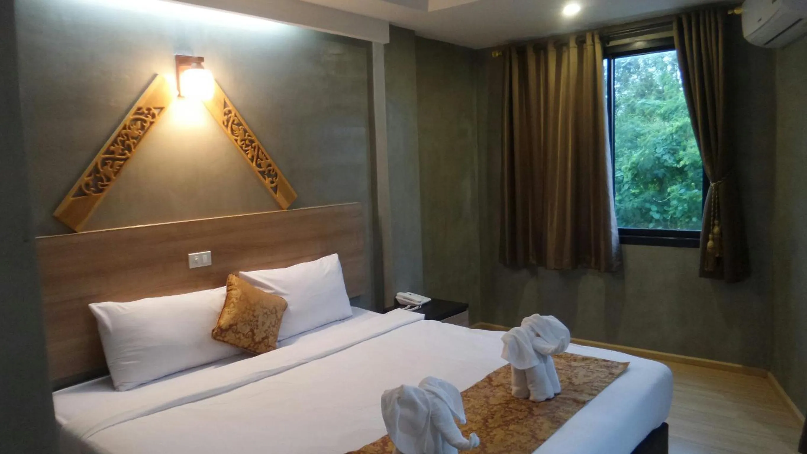 Bed in Narai Iyara Palace