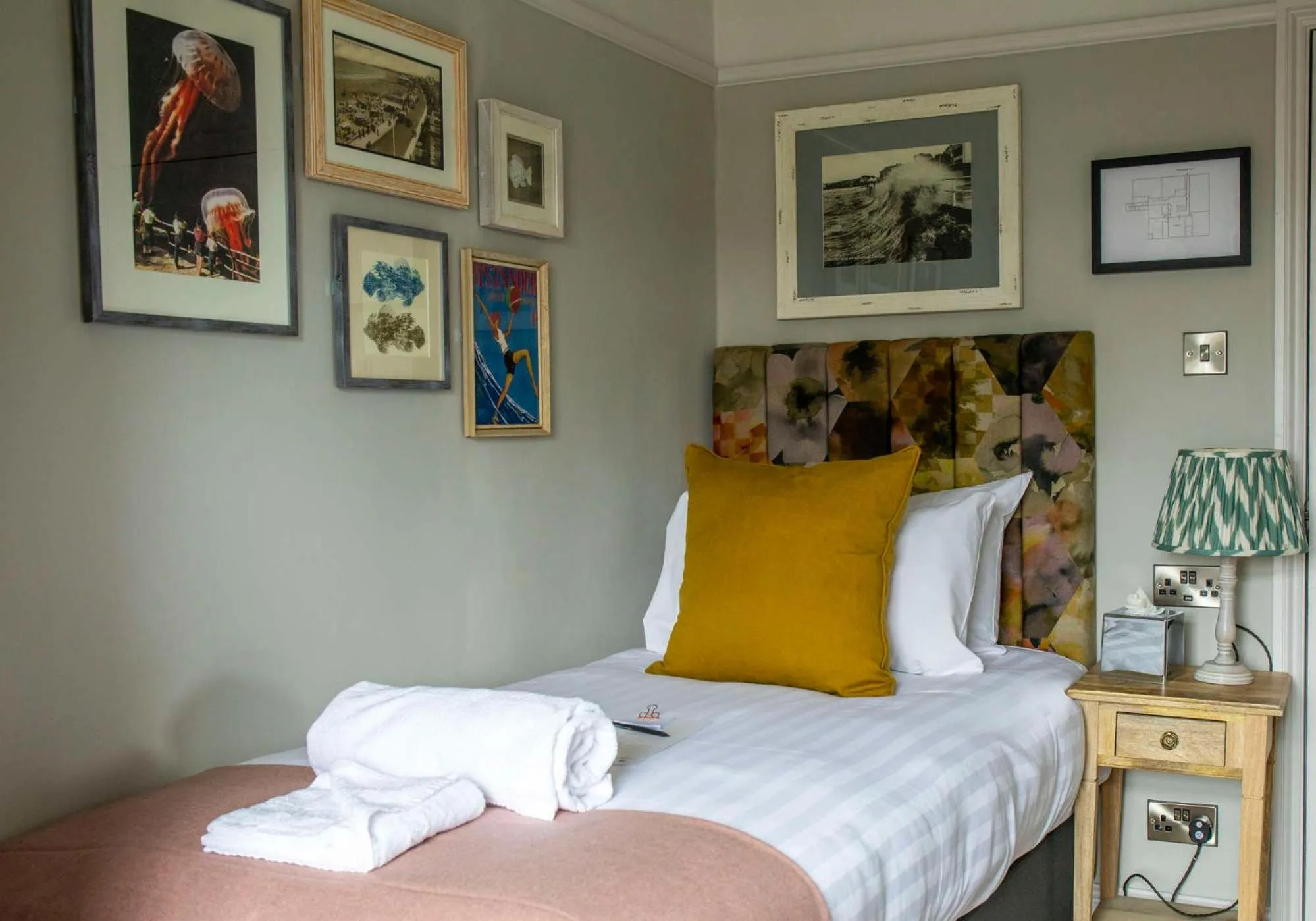 Bedroom, Bed in Dunstan House