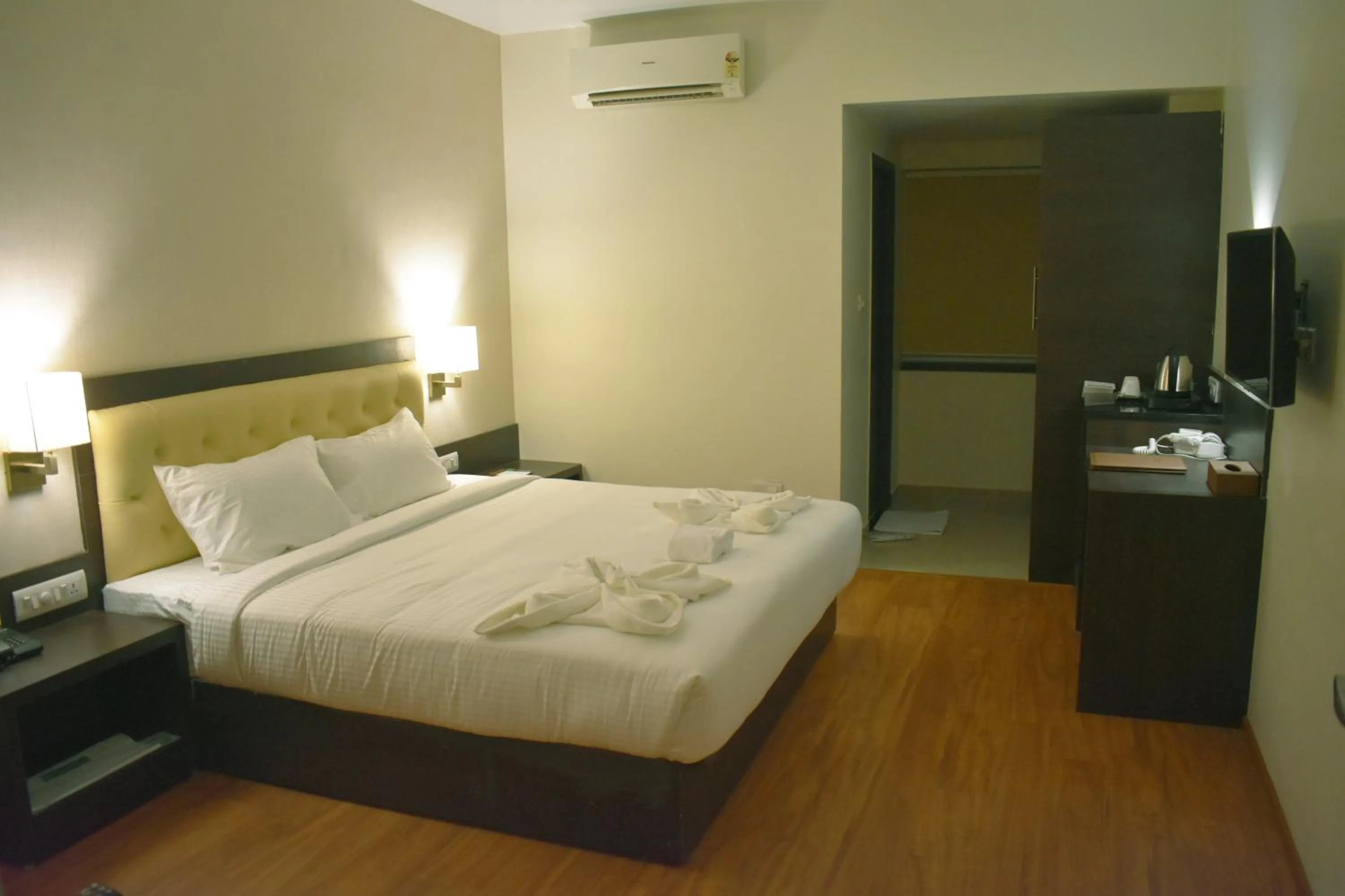 Bedroom, Bed in Grand Arcadia