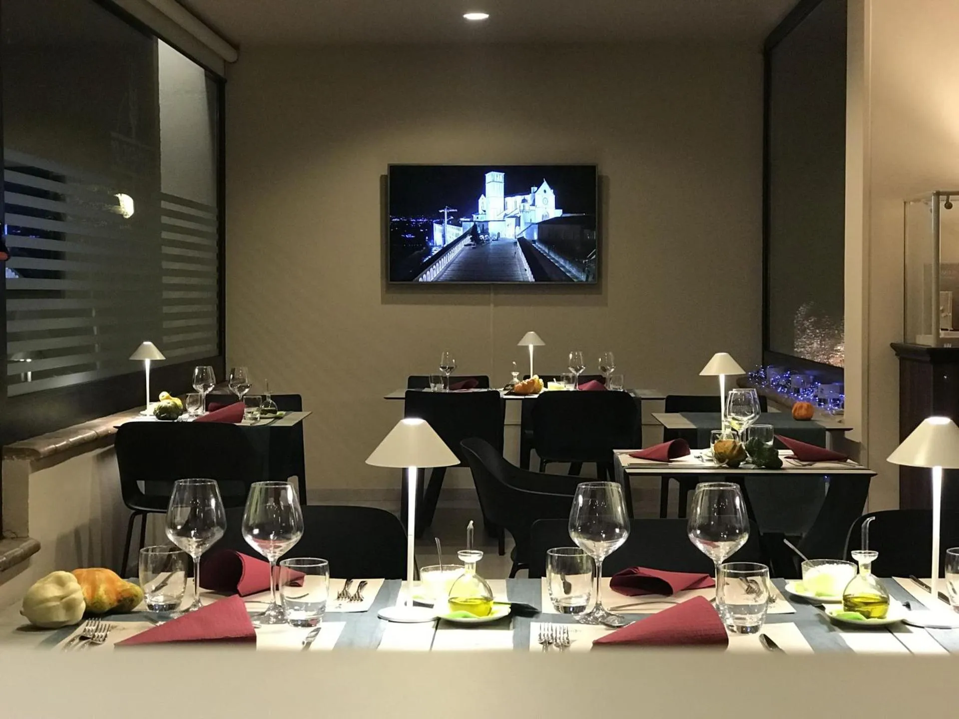 Restaurant/places to eat in Le Grazie Hotel