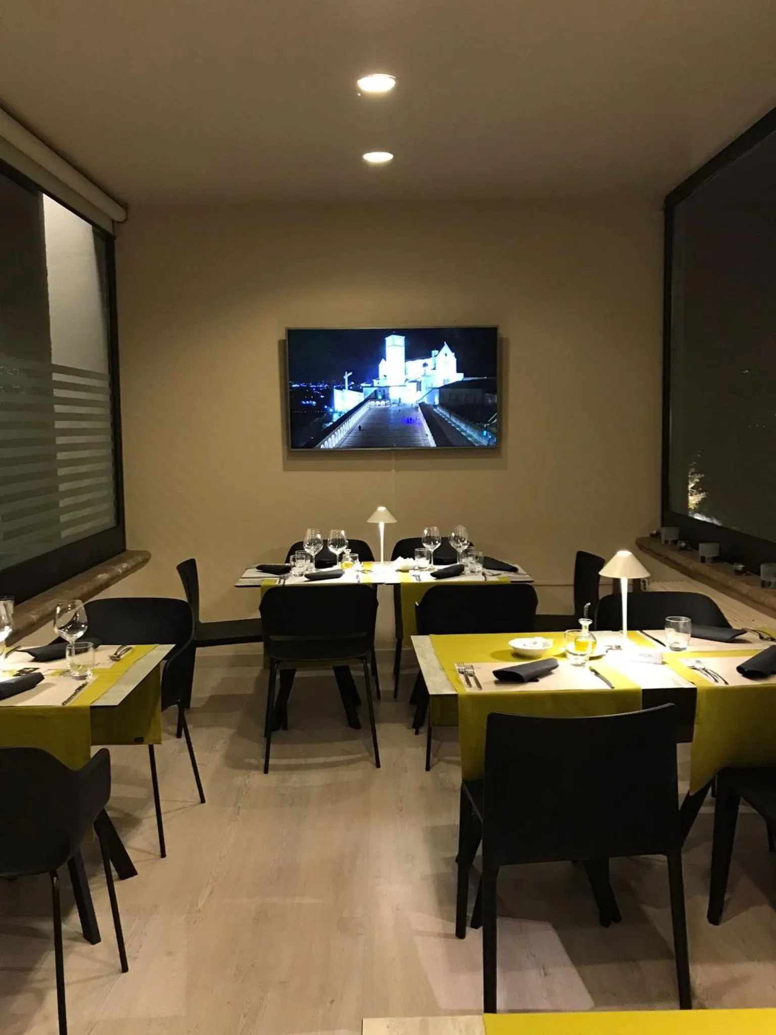 Restaurant/places to eat in Le Grazie Hotel