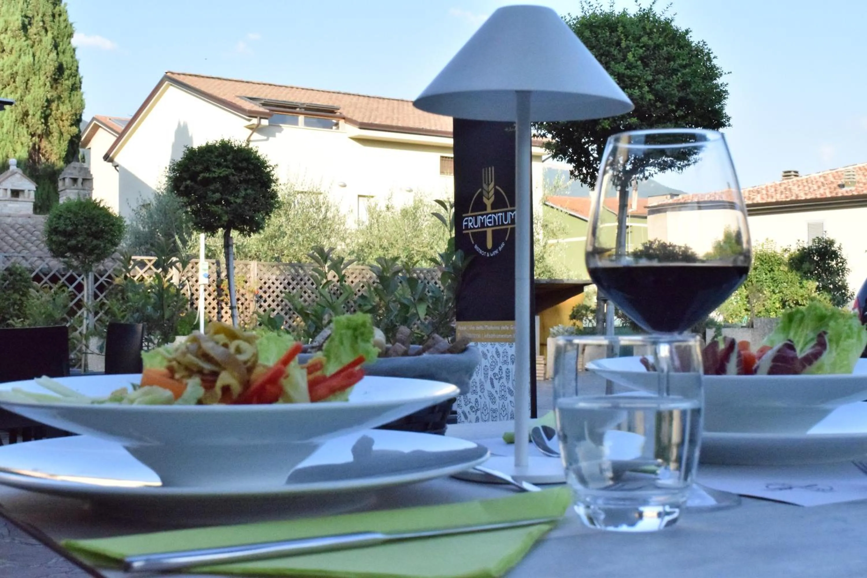 Restaurant/places to eat in Le Grazie Hotel