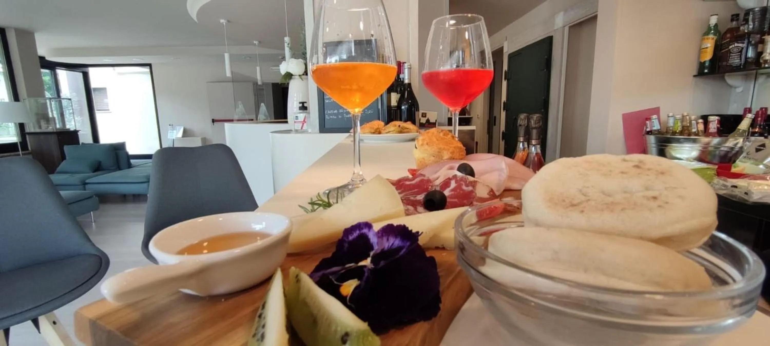 Restaurant/places to eat in Le Grazie Hotel