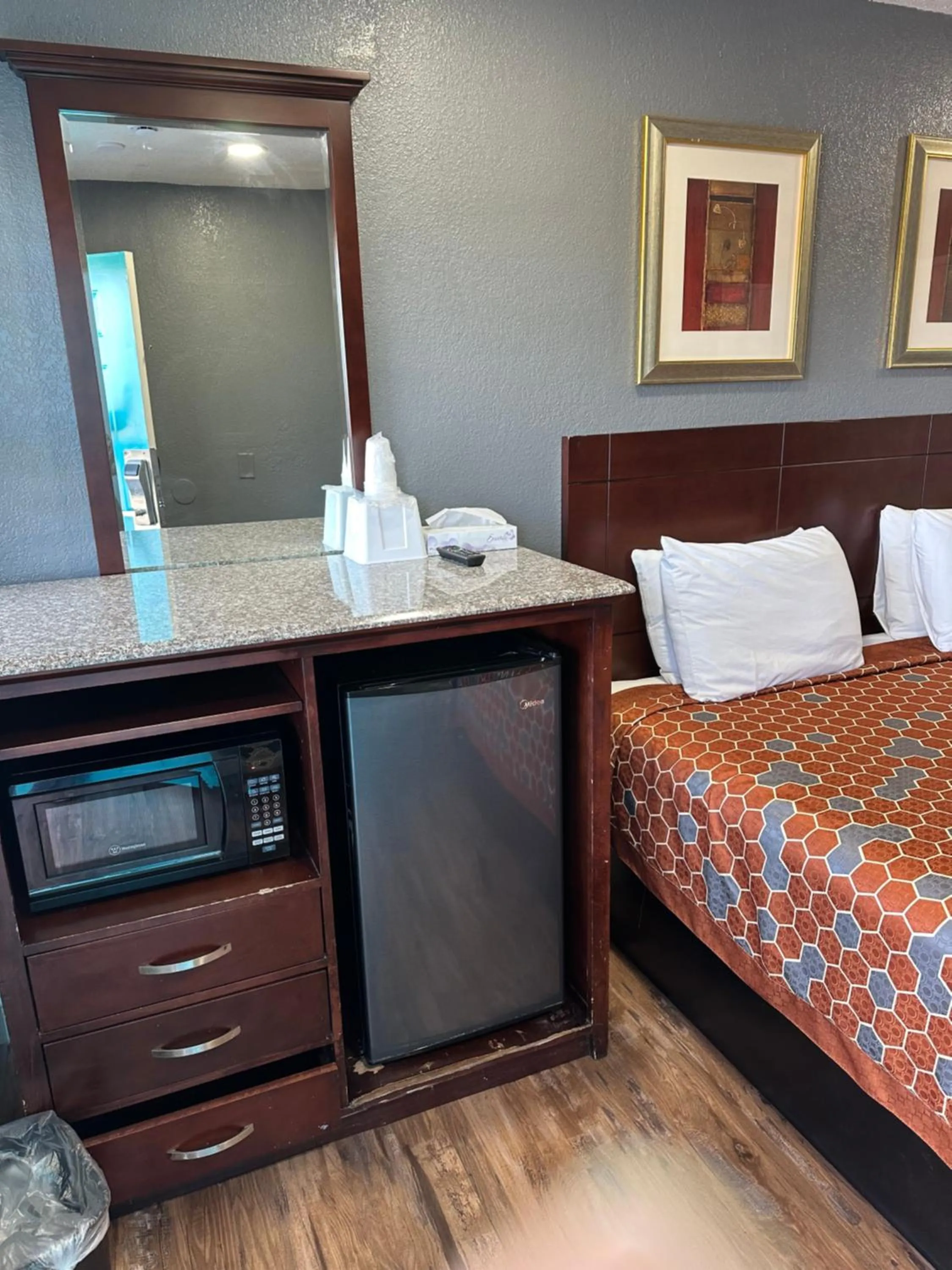 Bed in Fireside Inn By The Beach Boardwalk & Bowling