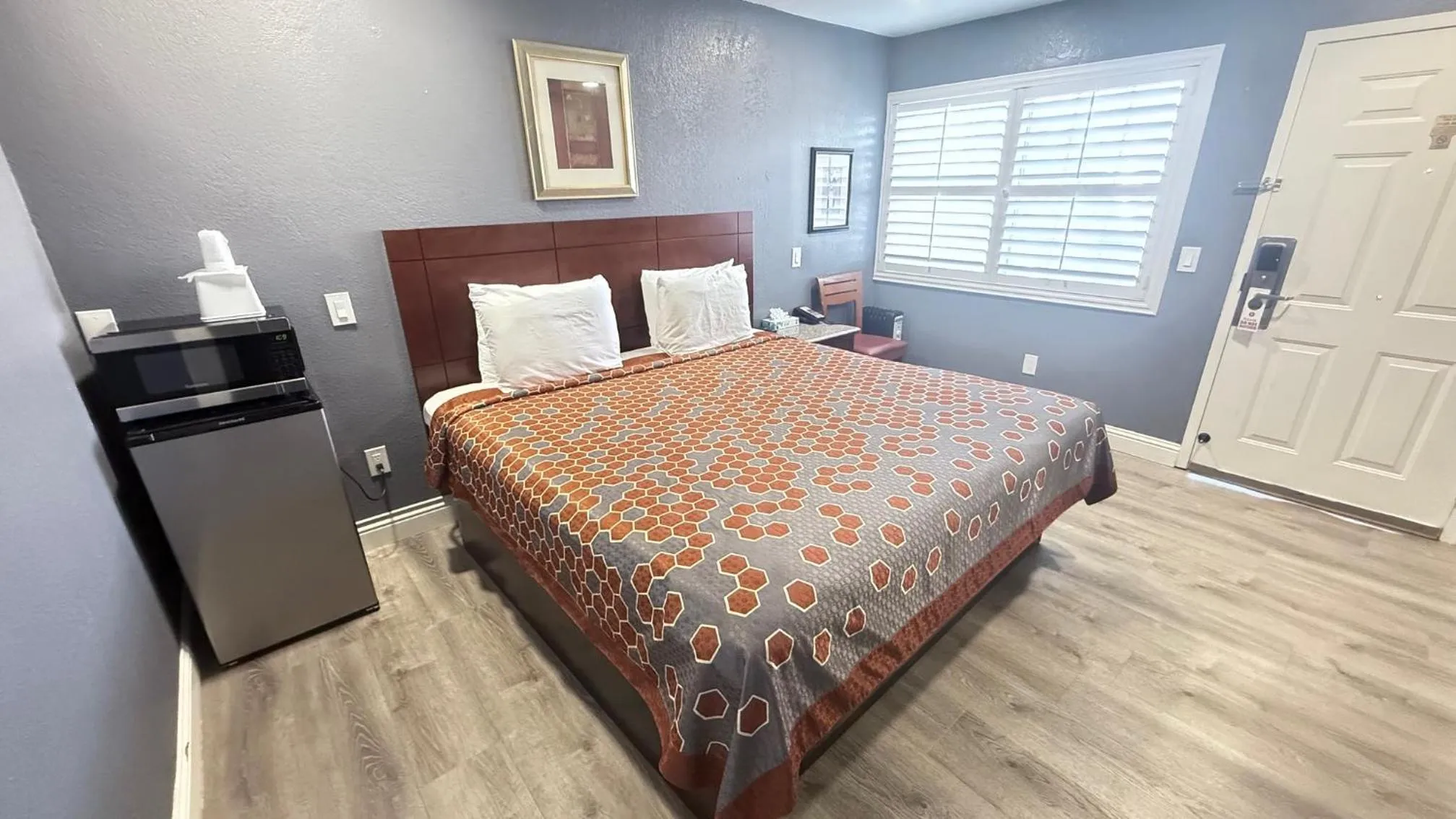 Bed in Fireside Inn By The Beach Boardwalk & Bowling