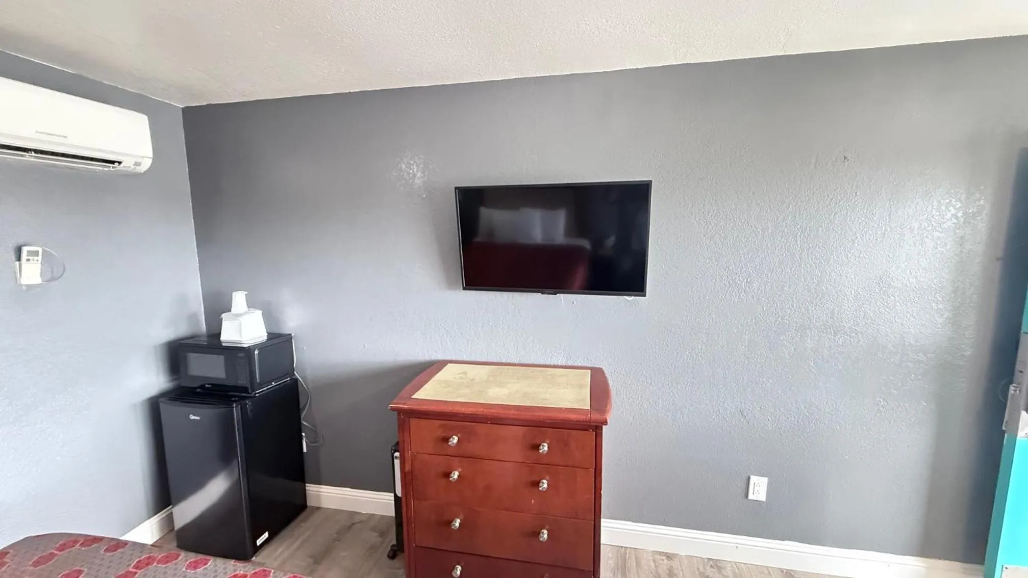 Fireside Inn By The Beach Boardwalk & Bowling