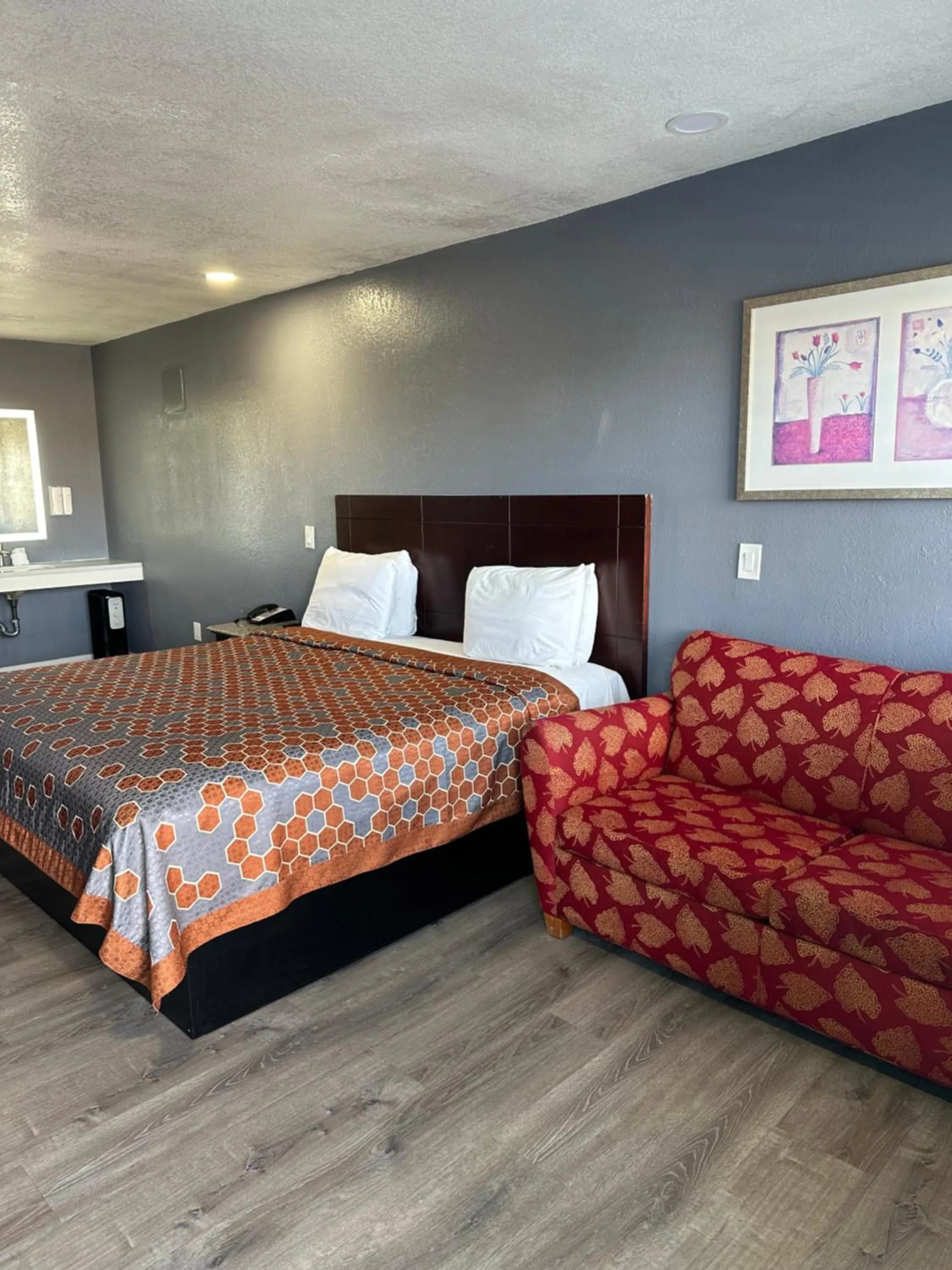 Bed in Fireside Inn By The Beach Boardwalk & Bowling