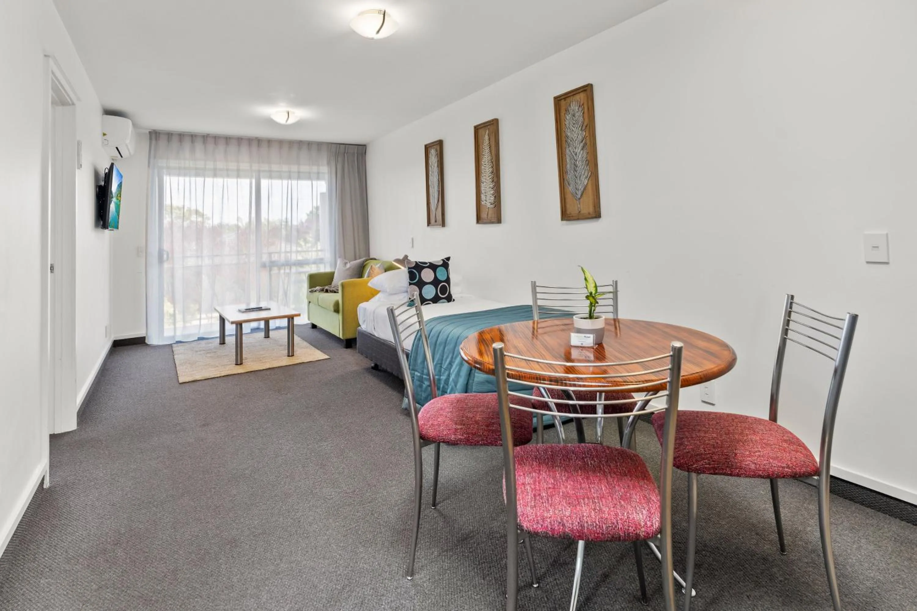 TV and multimedia in Greens Motel