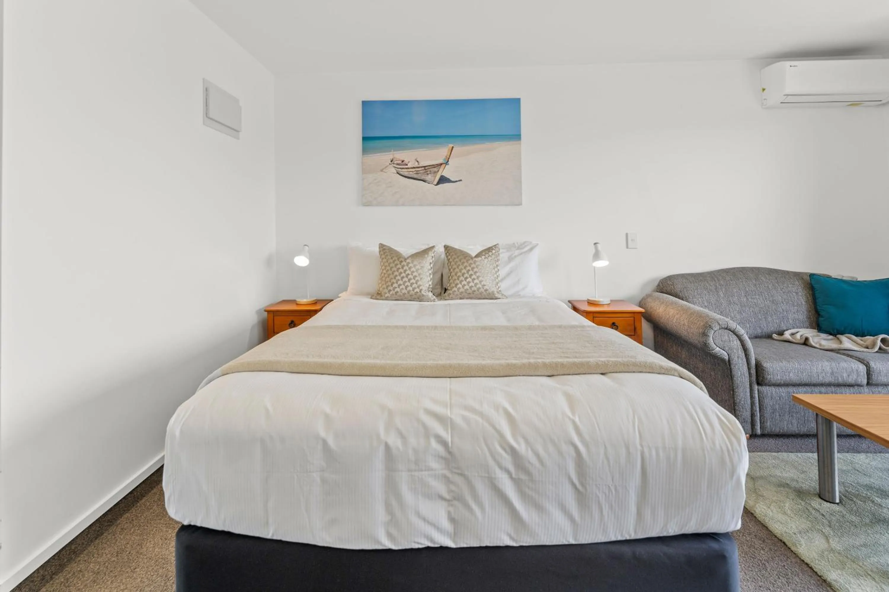 Bedroom, Bed in Greens Motel