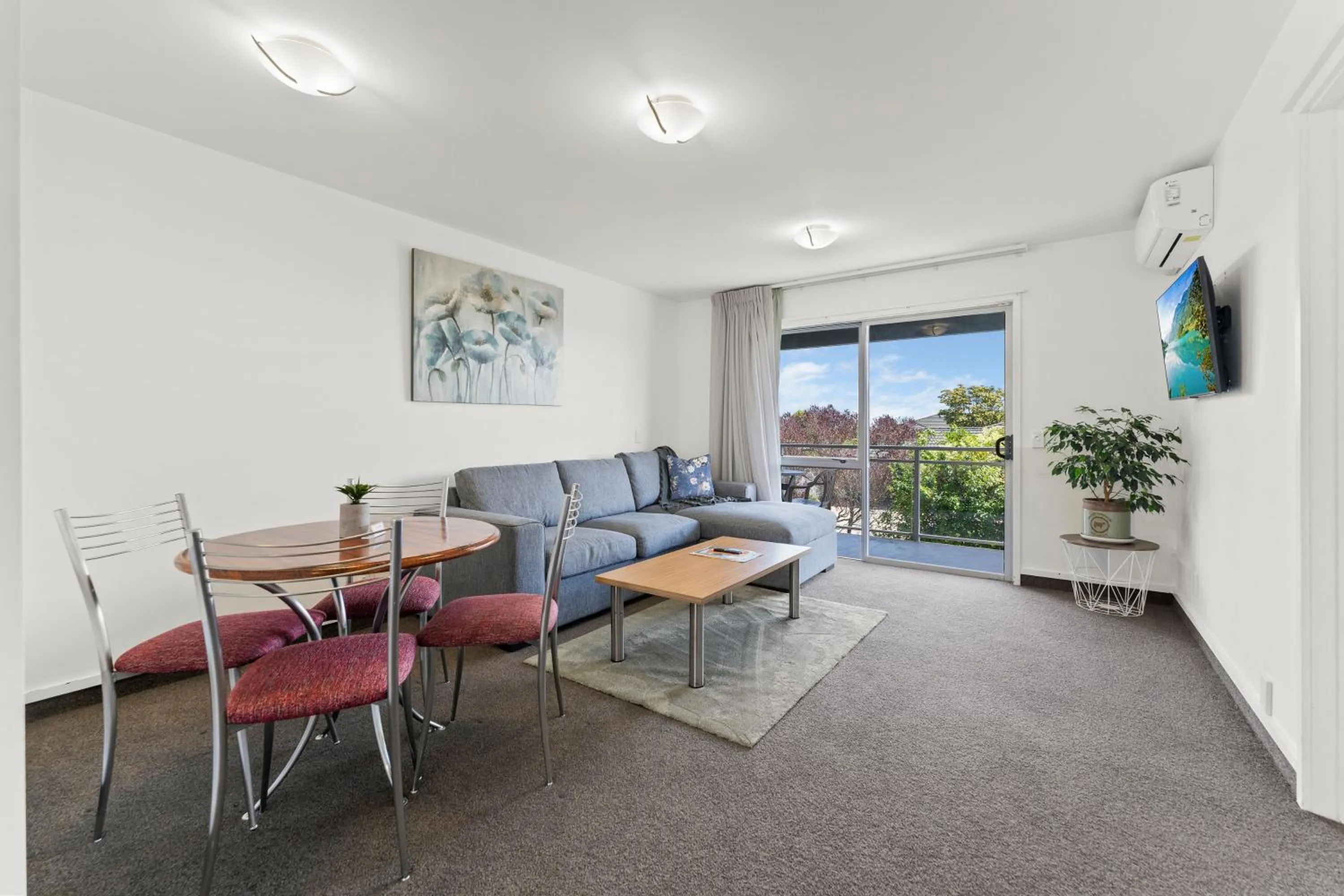 Balcony/Terrace in Greens Motel