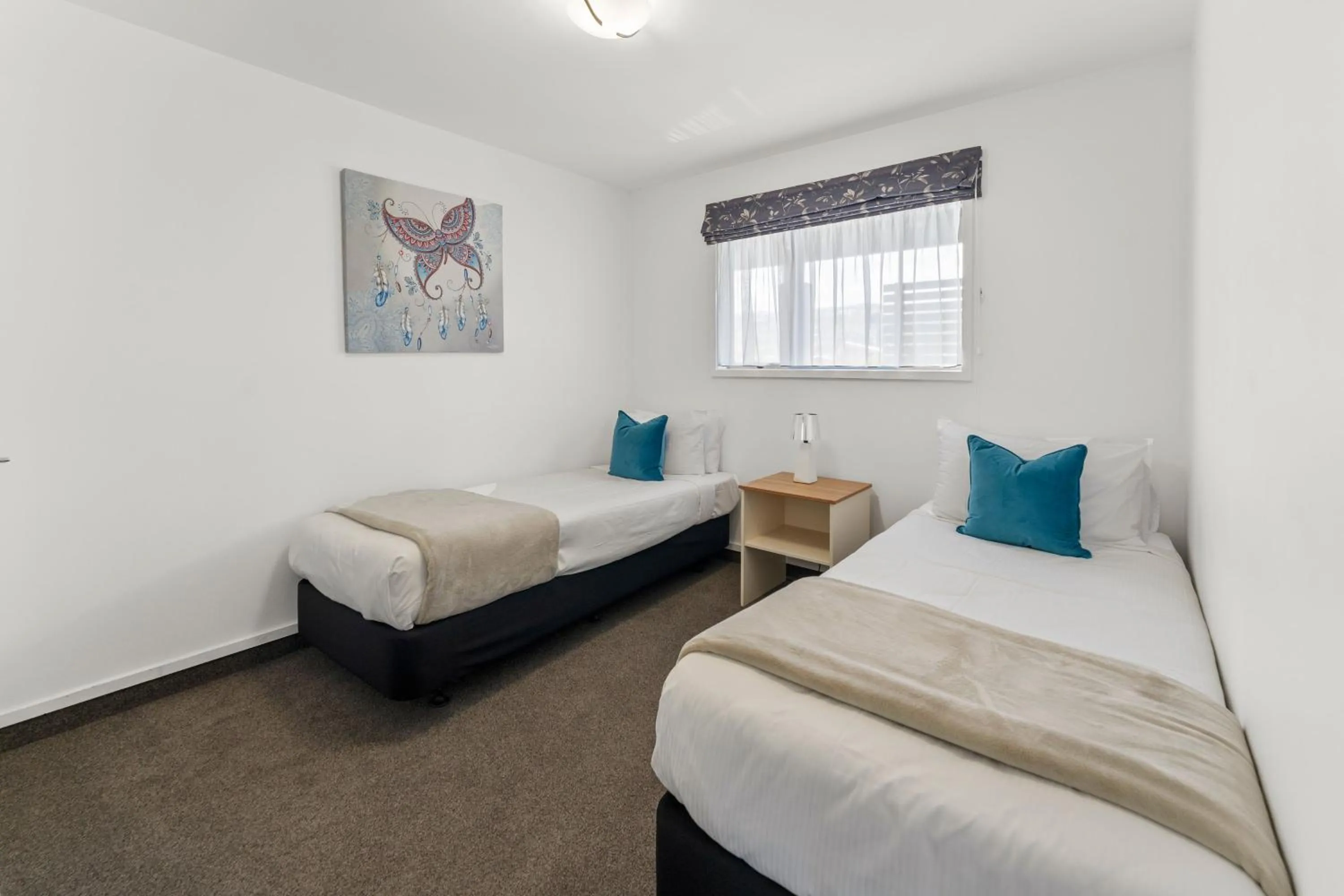 Photo of the whole room, Bed in Greens Motel