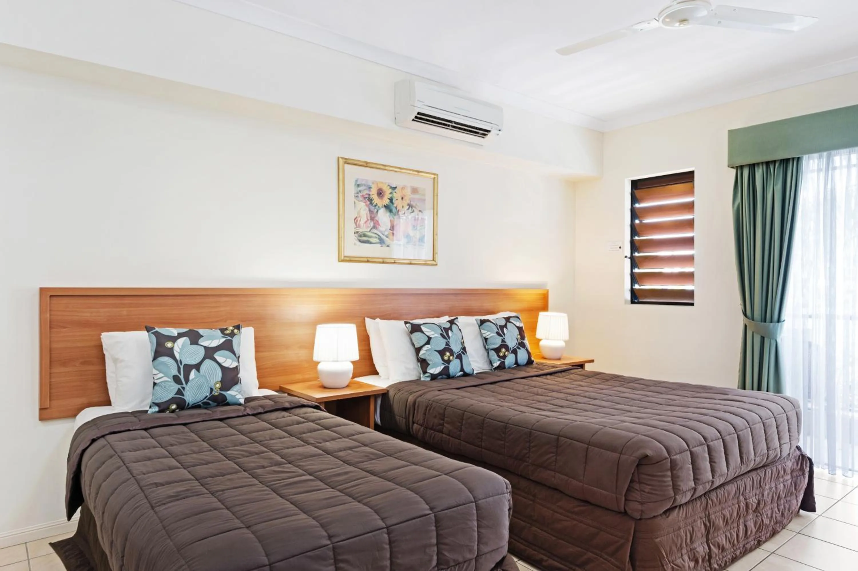 Bedroom, Bed in Cairns Queens Court