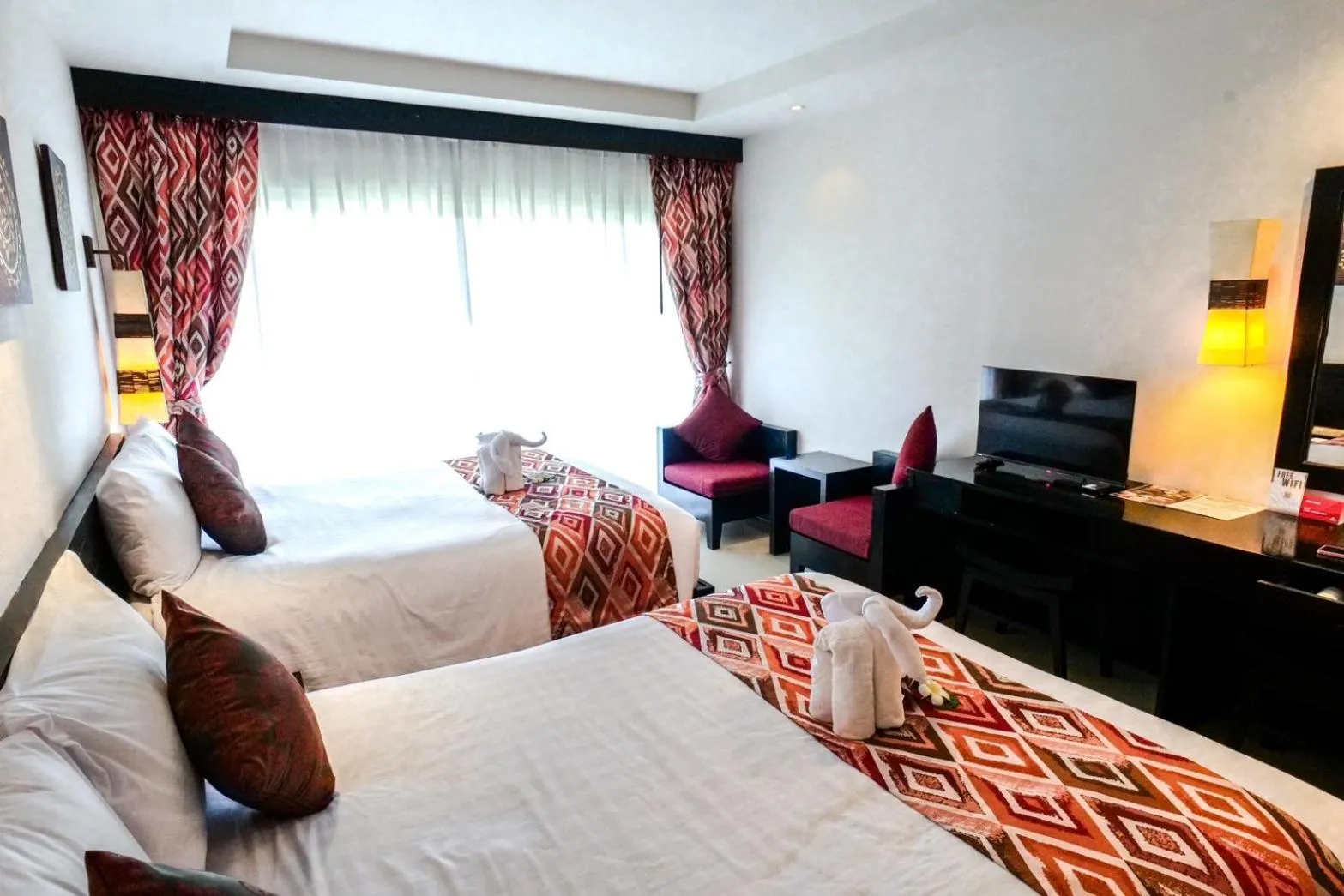 Bed in Horizon Karon Beach Resort & Spa