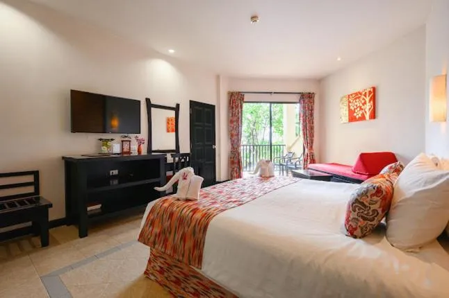 Bed in Horizon Karon Beach Resort & Spa