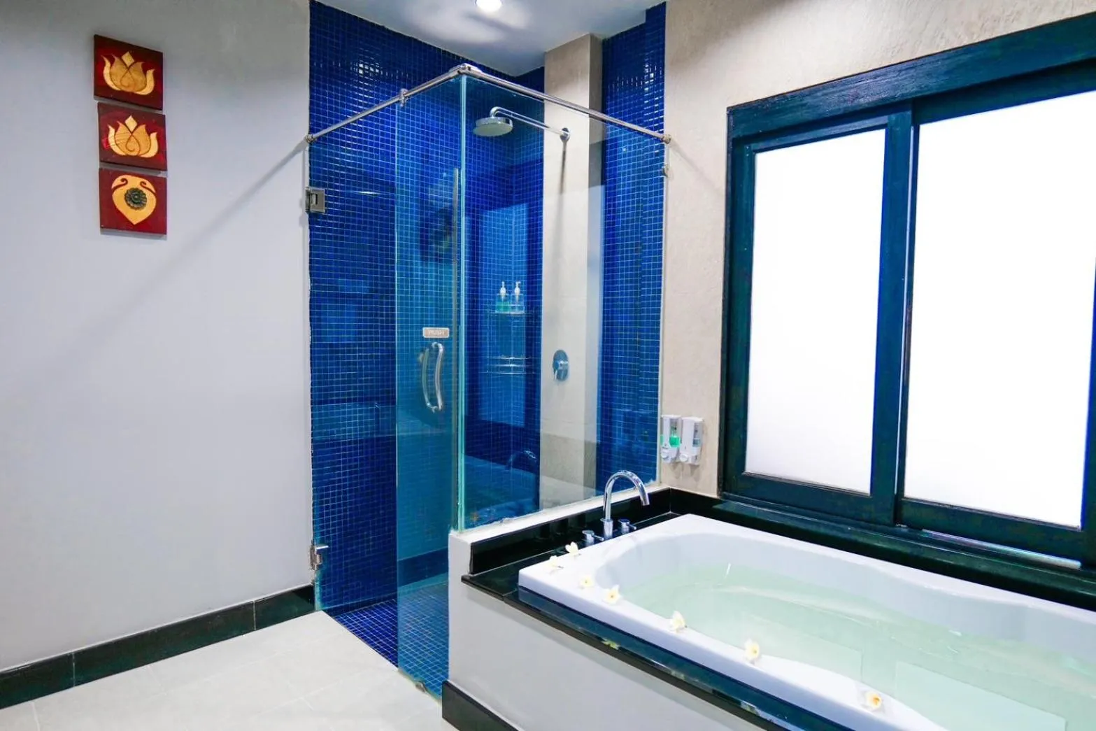 Horizon Karon Beach Resort & Spa