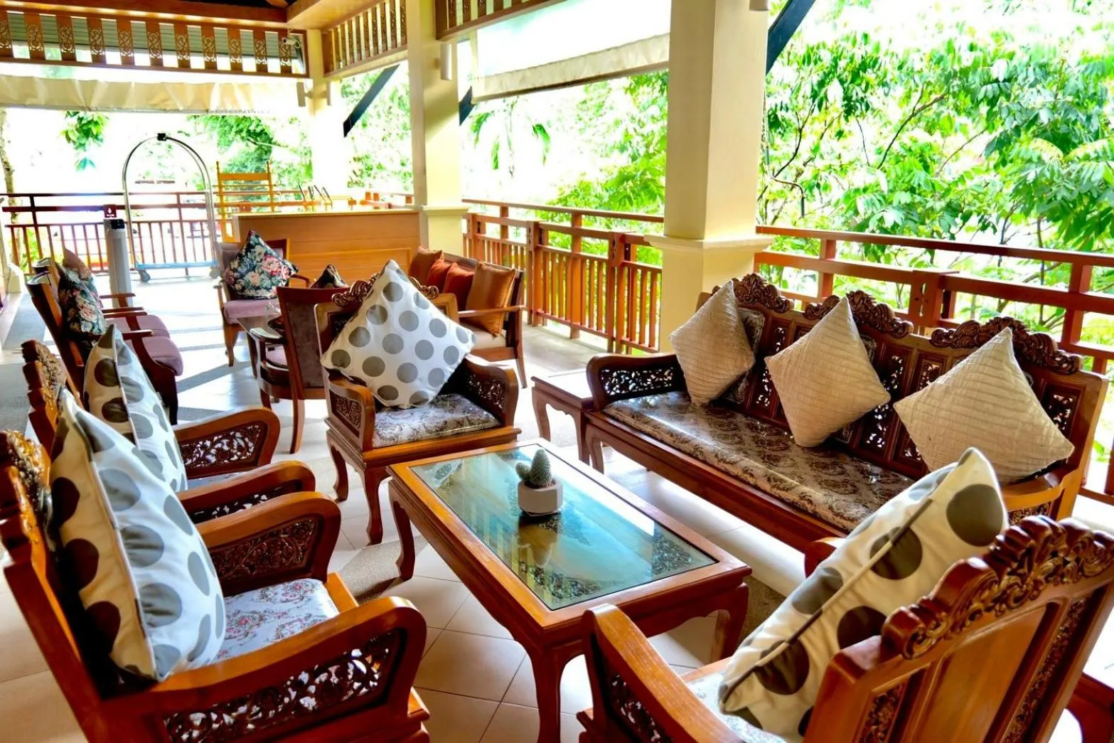 Seating area in Horizon Karon Beach Resort & Spa