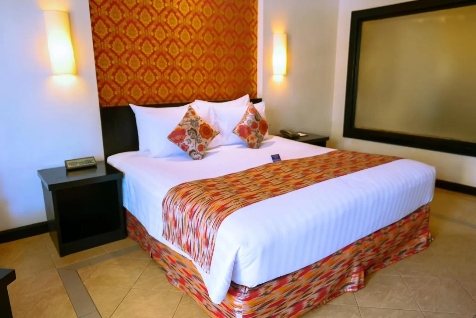 Bed in Horizon Karon Beach Resort & Spa