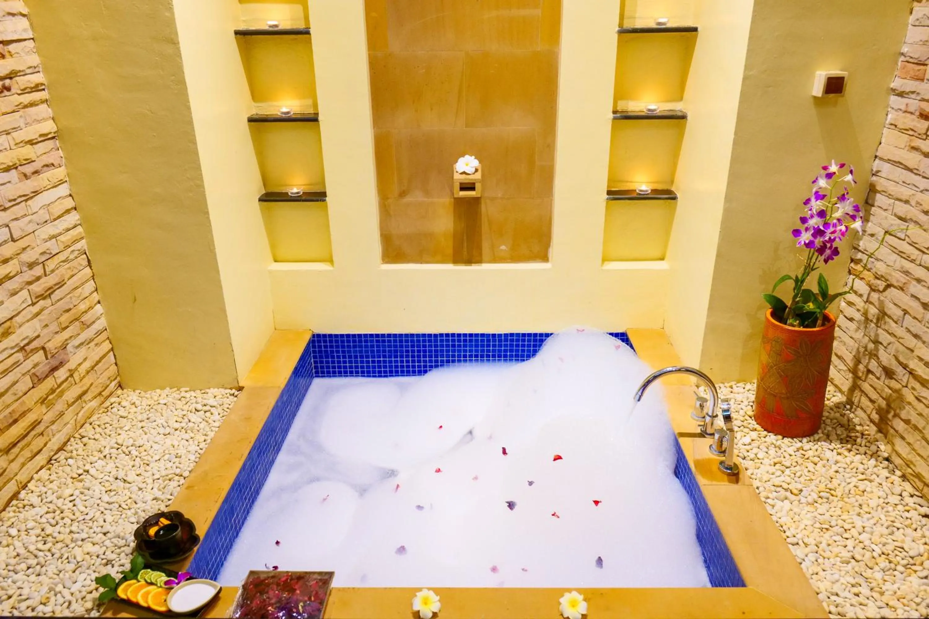 Horizon Karon Beach Resort & Spa