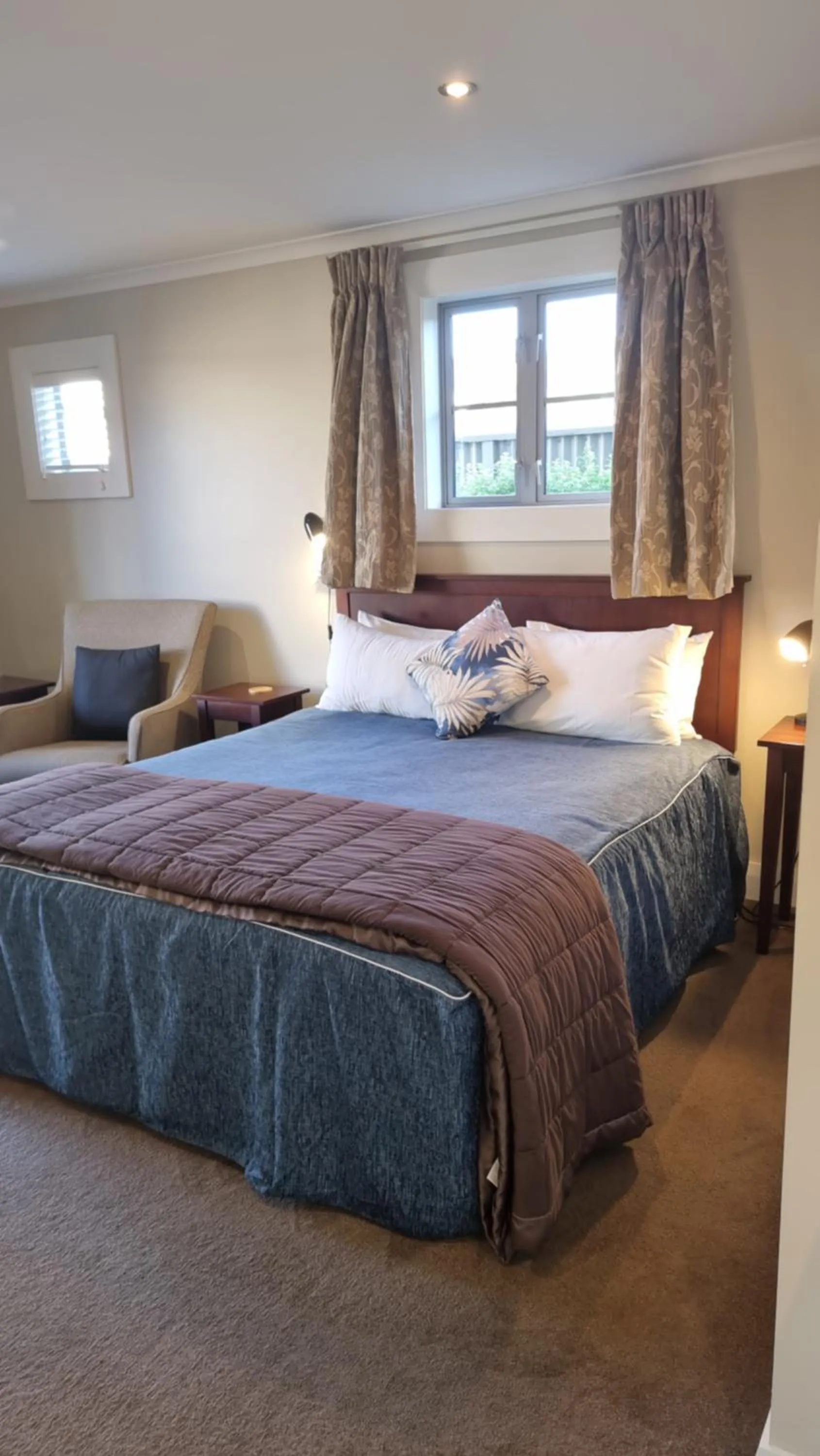 Bed in THE MEWS Oamaru