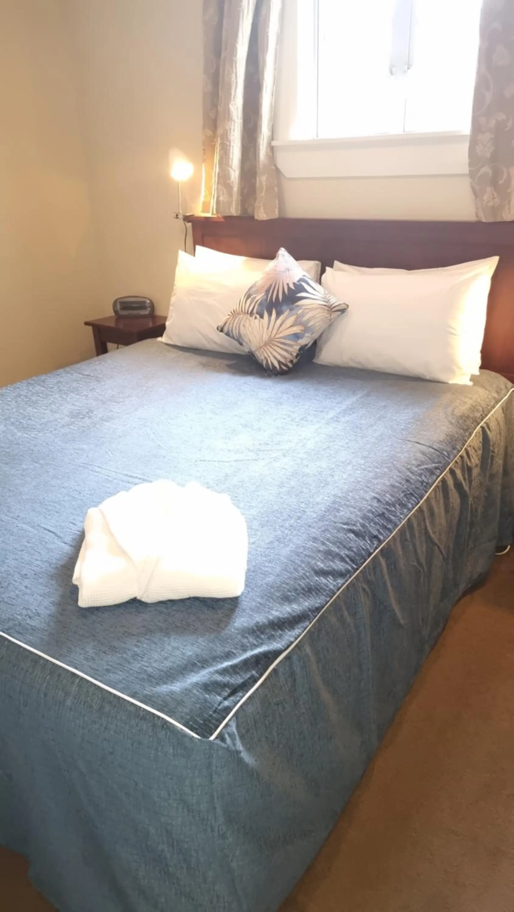 Bed in THE MEWS Oamaru