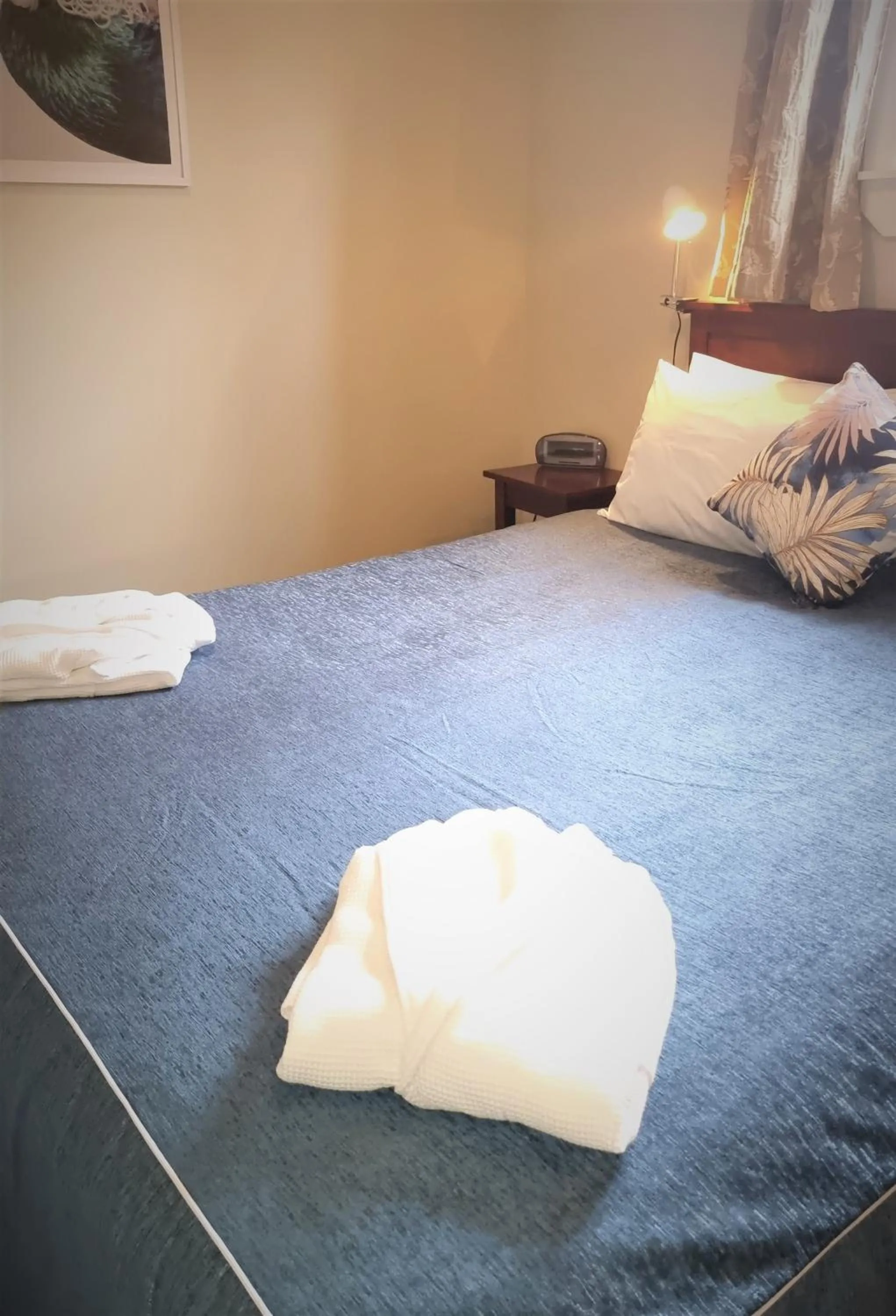 Bed in THE MEWS Oamaru