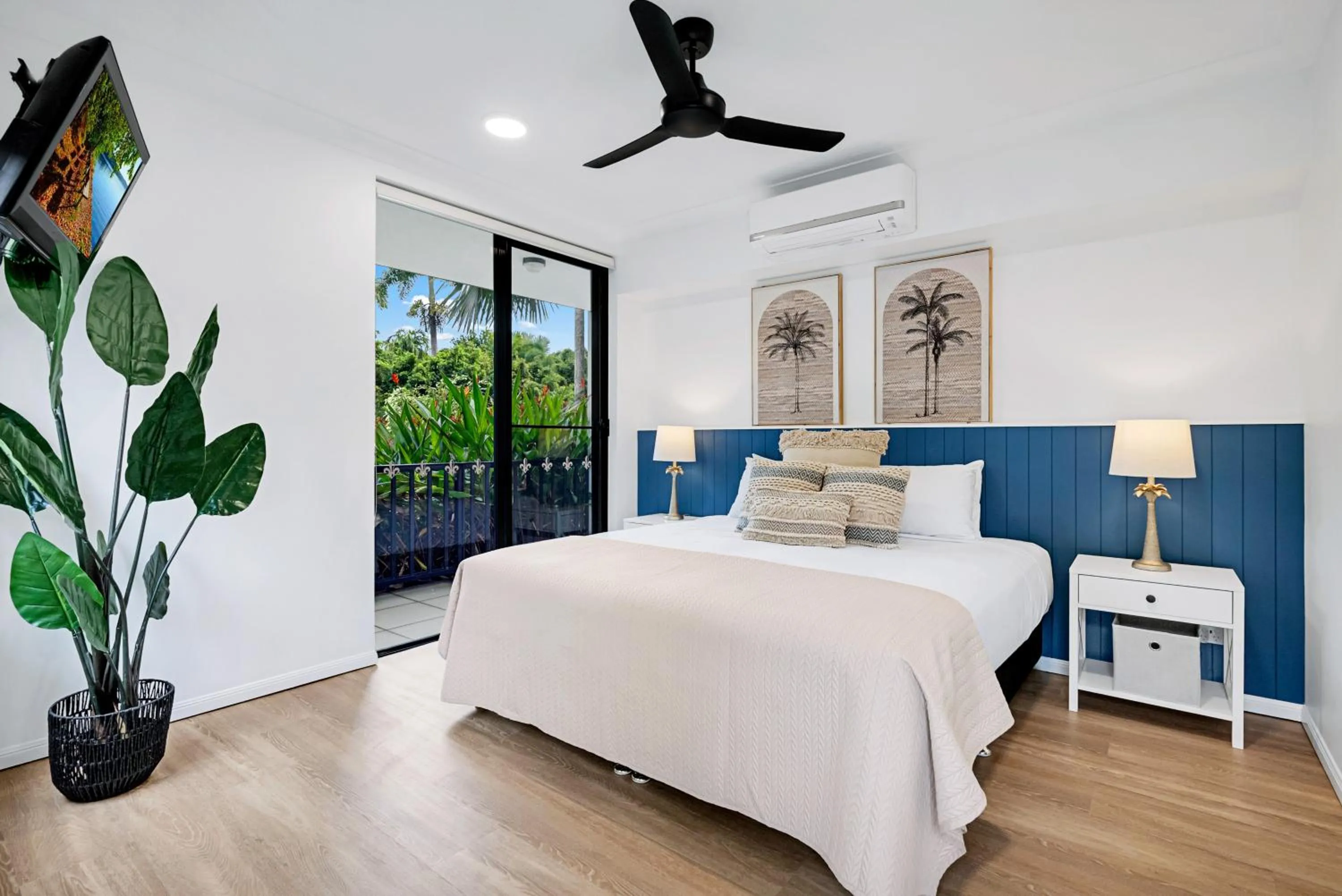 Bedroom, Bed in Elysium Apartments