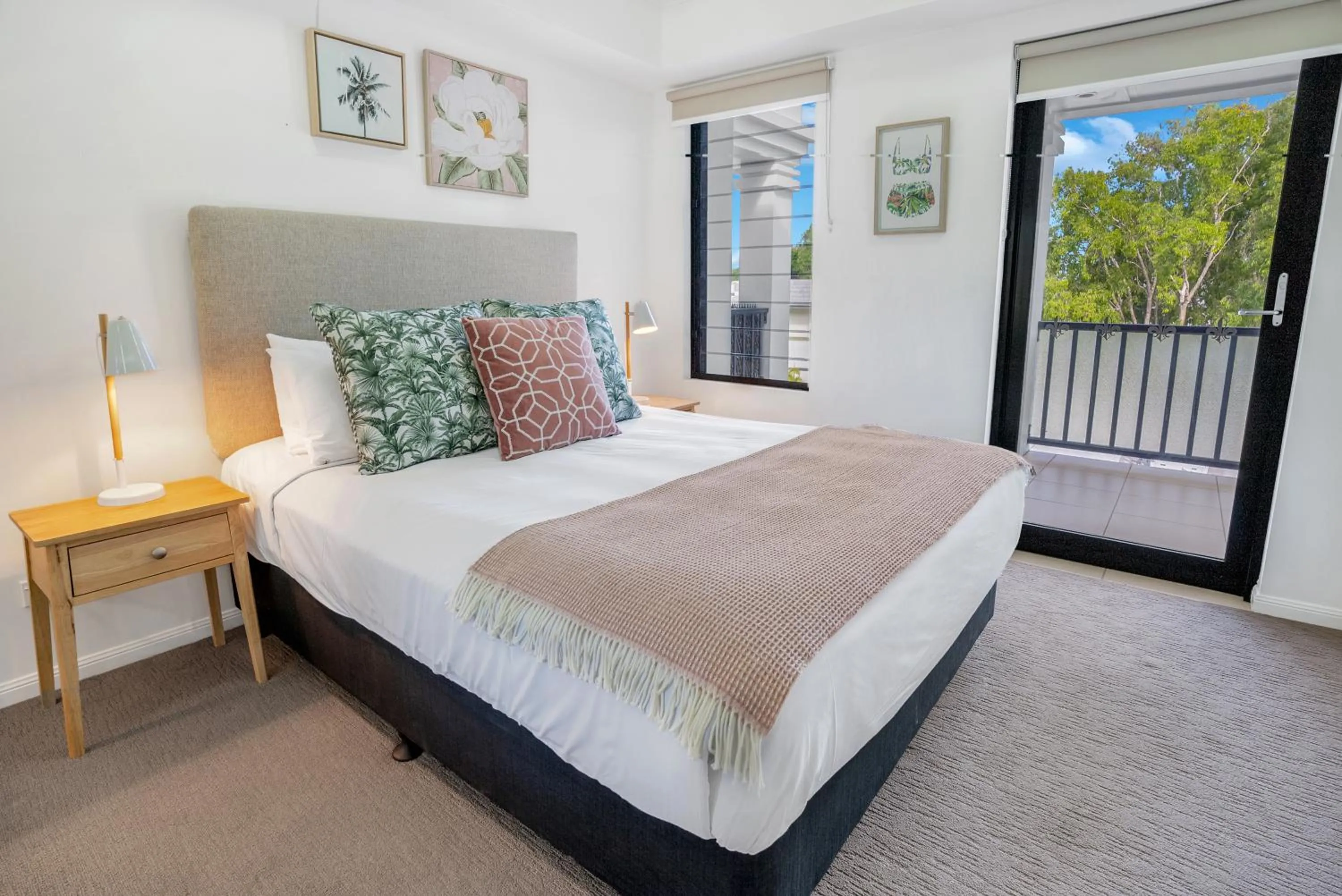 Bedroom, Bed in Elysium Apartments