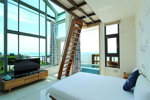 Photo of the whole room, Bed in Water Ripple