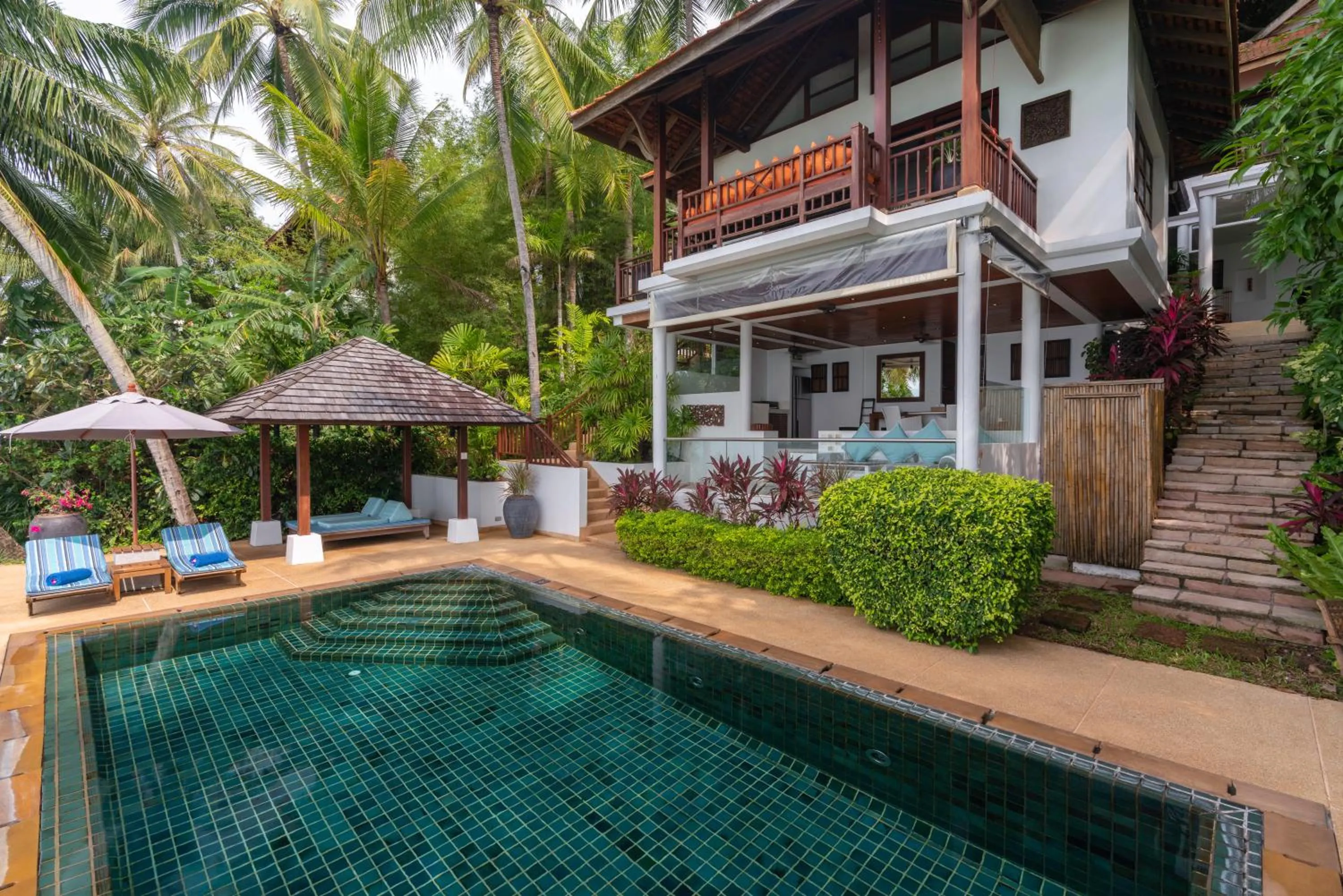 Swimming pool in Napasai Samui