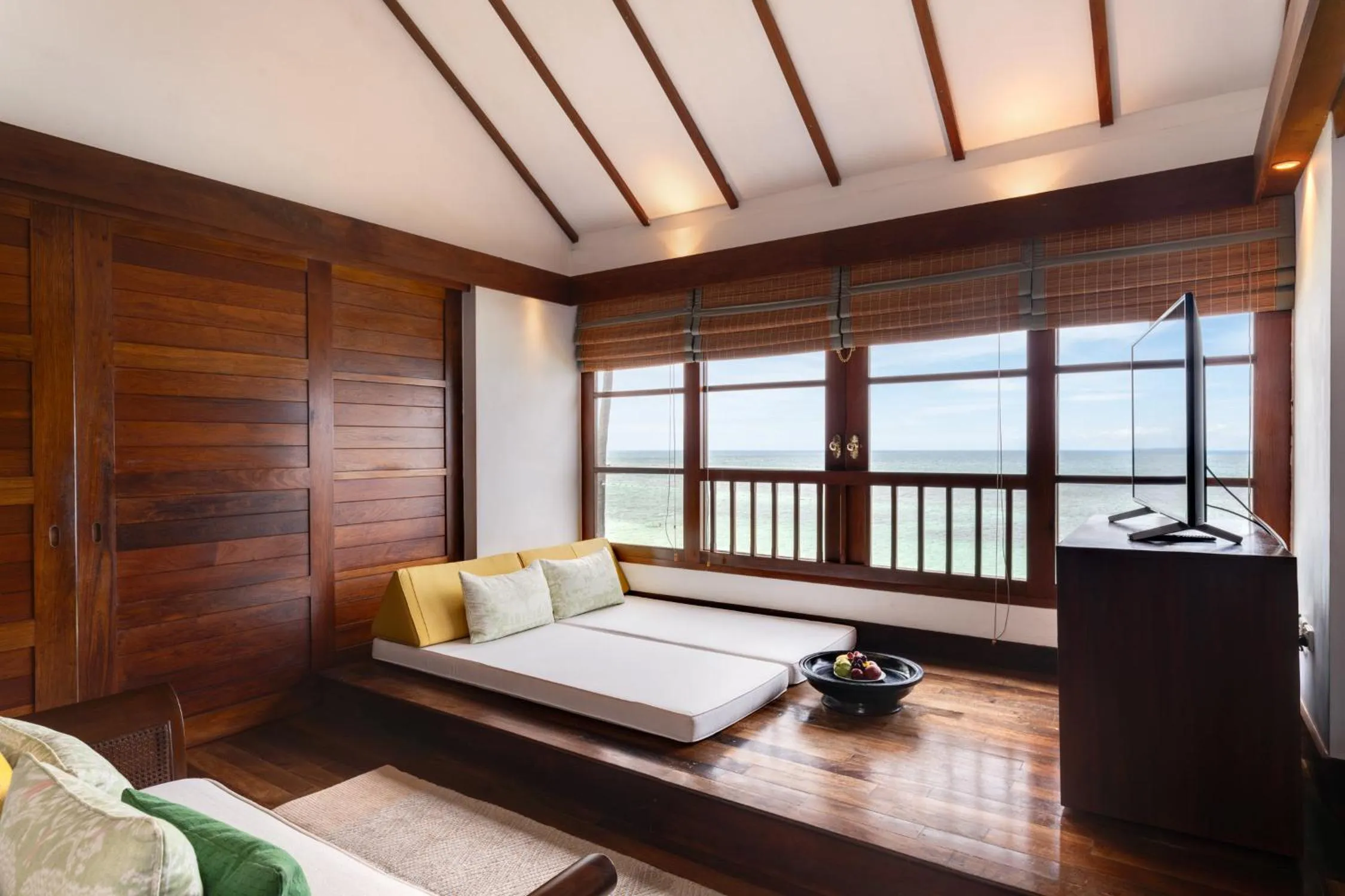 Seating area, Bed in Napasai Samui