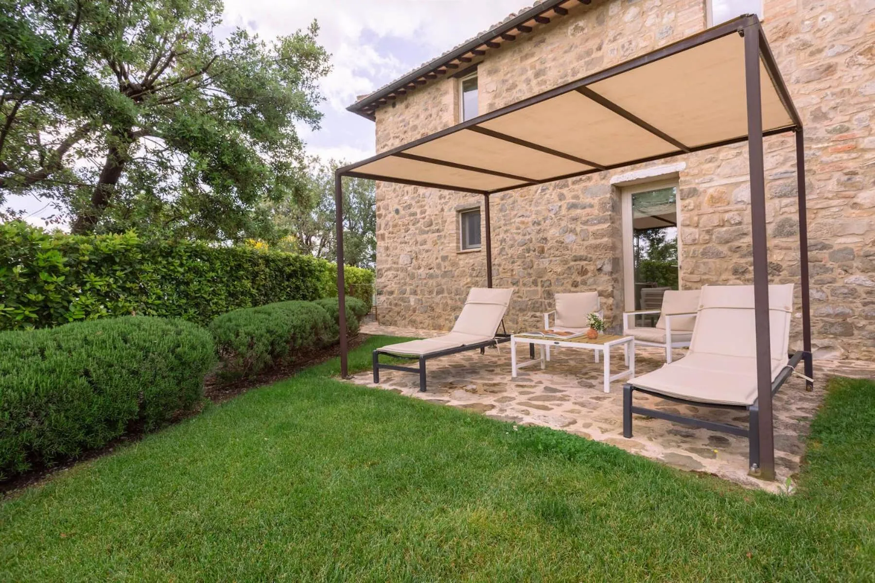 Garden in Mastrojanni Relais