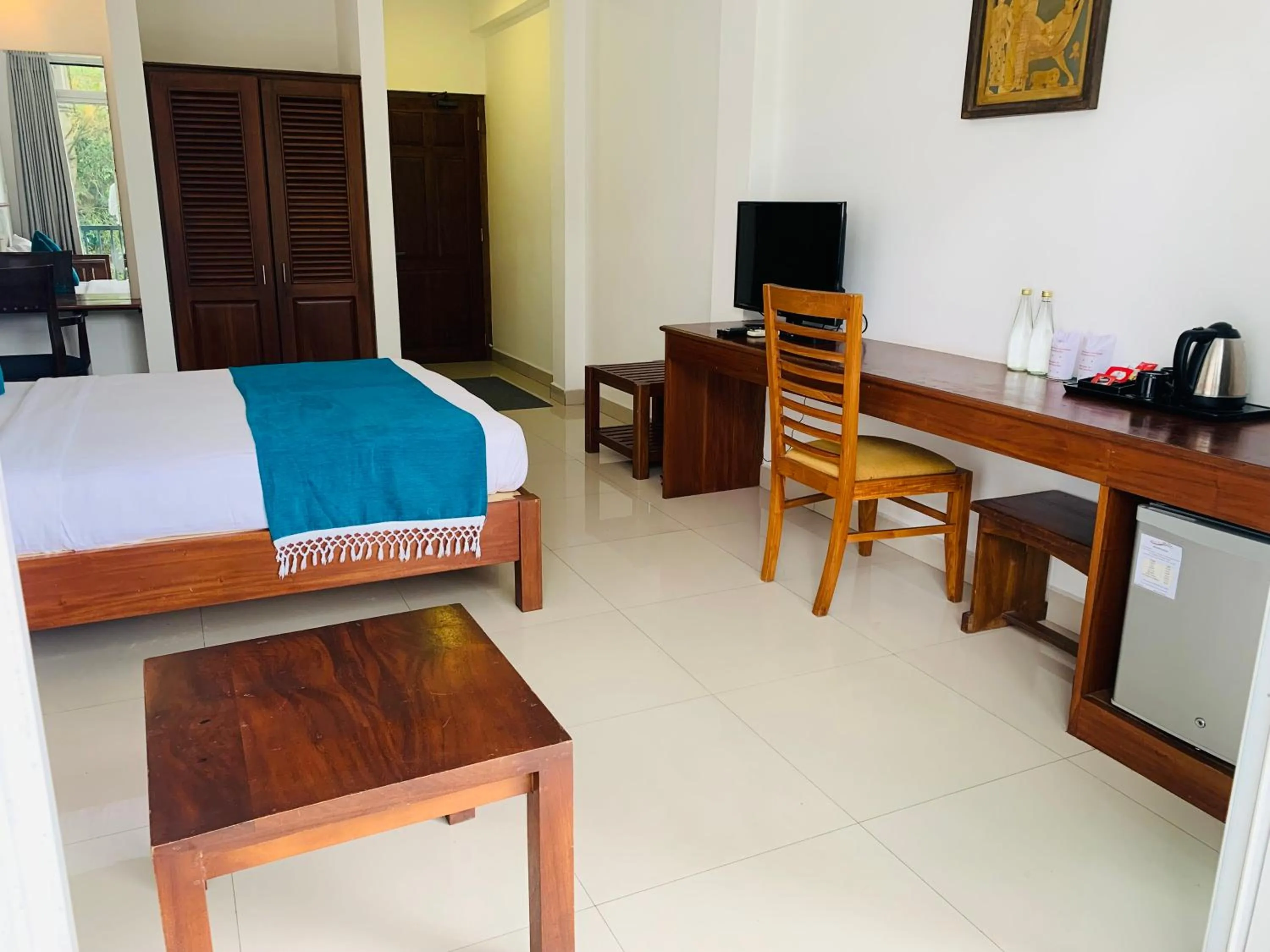 Kitchen or kitchenette, Bed in Hotel Gangaaddara