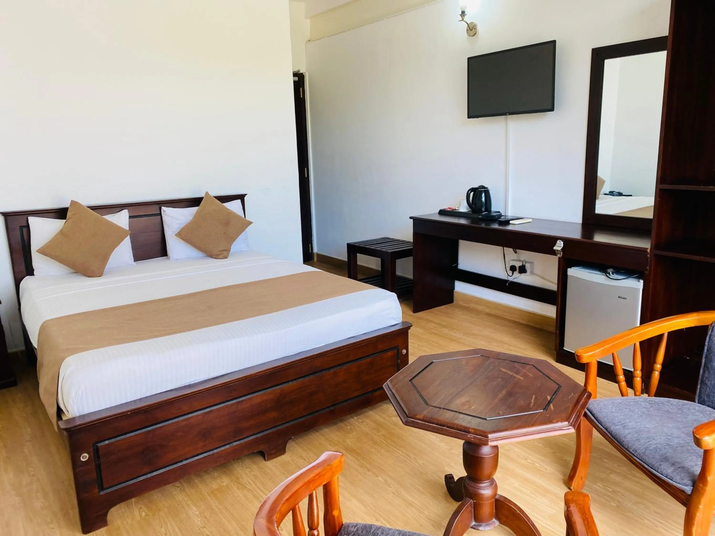 Photo of the whole room, Bed in Hotel Gangaaddara