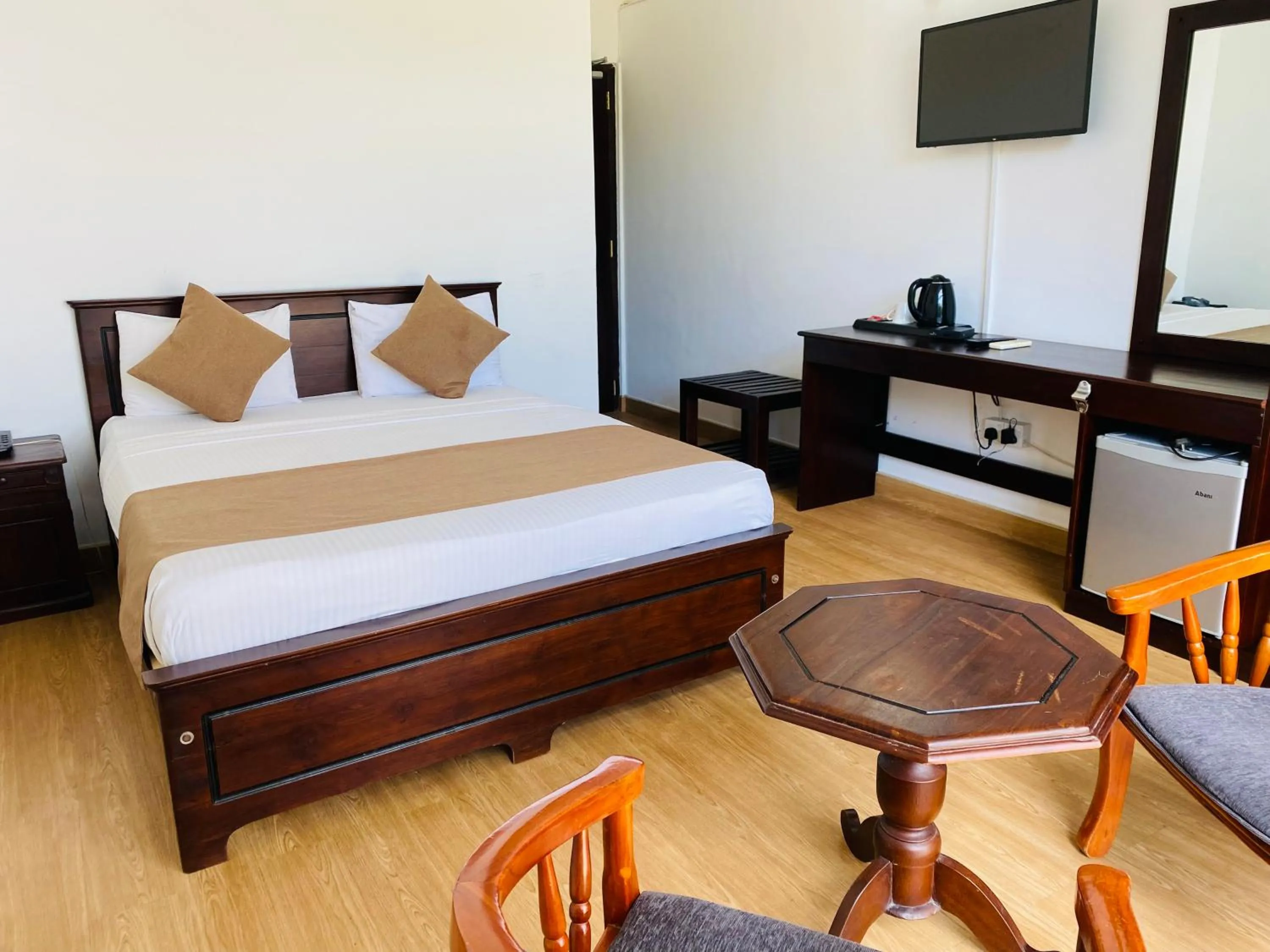 Photo of the whole room, Bed in Hotel Gangaaddara