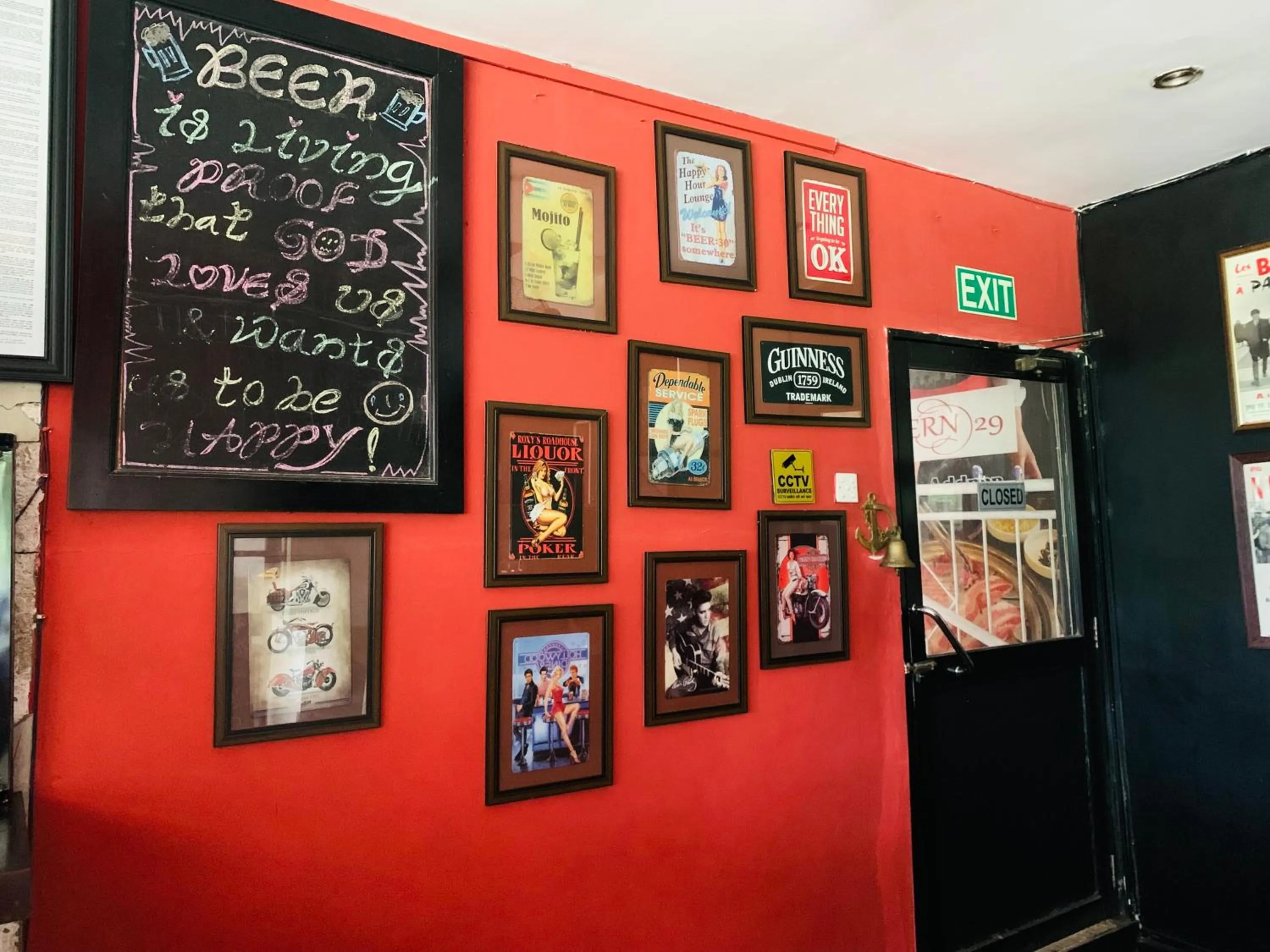 Photo of the whole room in Hotel Gangaaddara