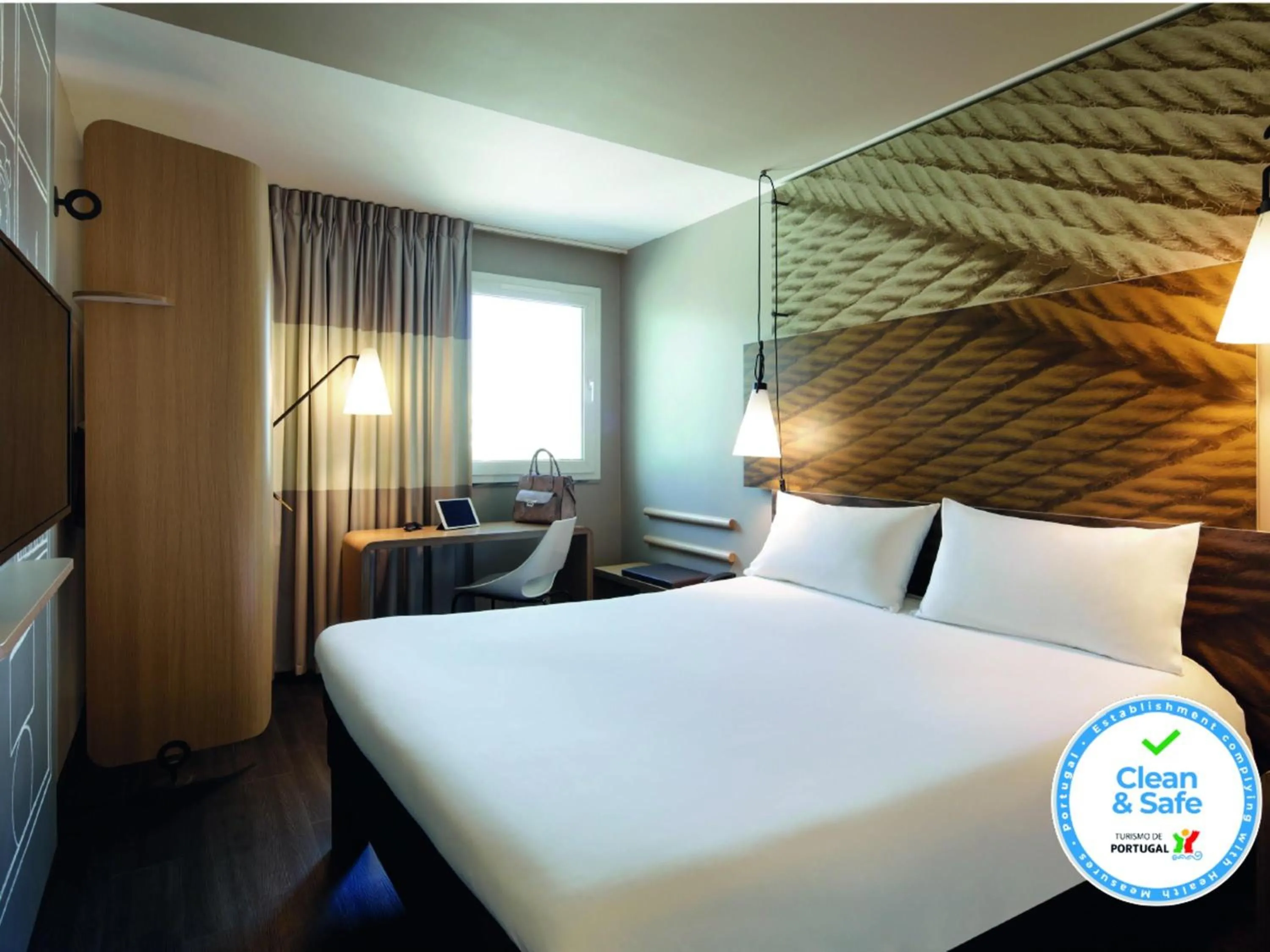 Bedroom, Bed in Hotel Ibis Coimbra Centro