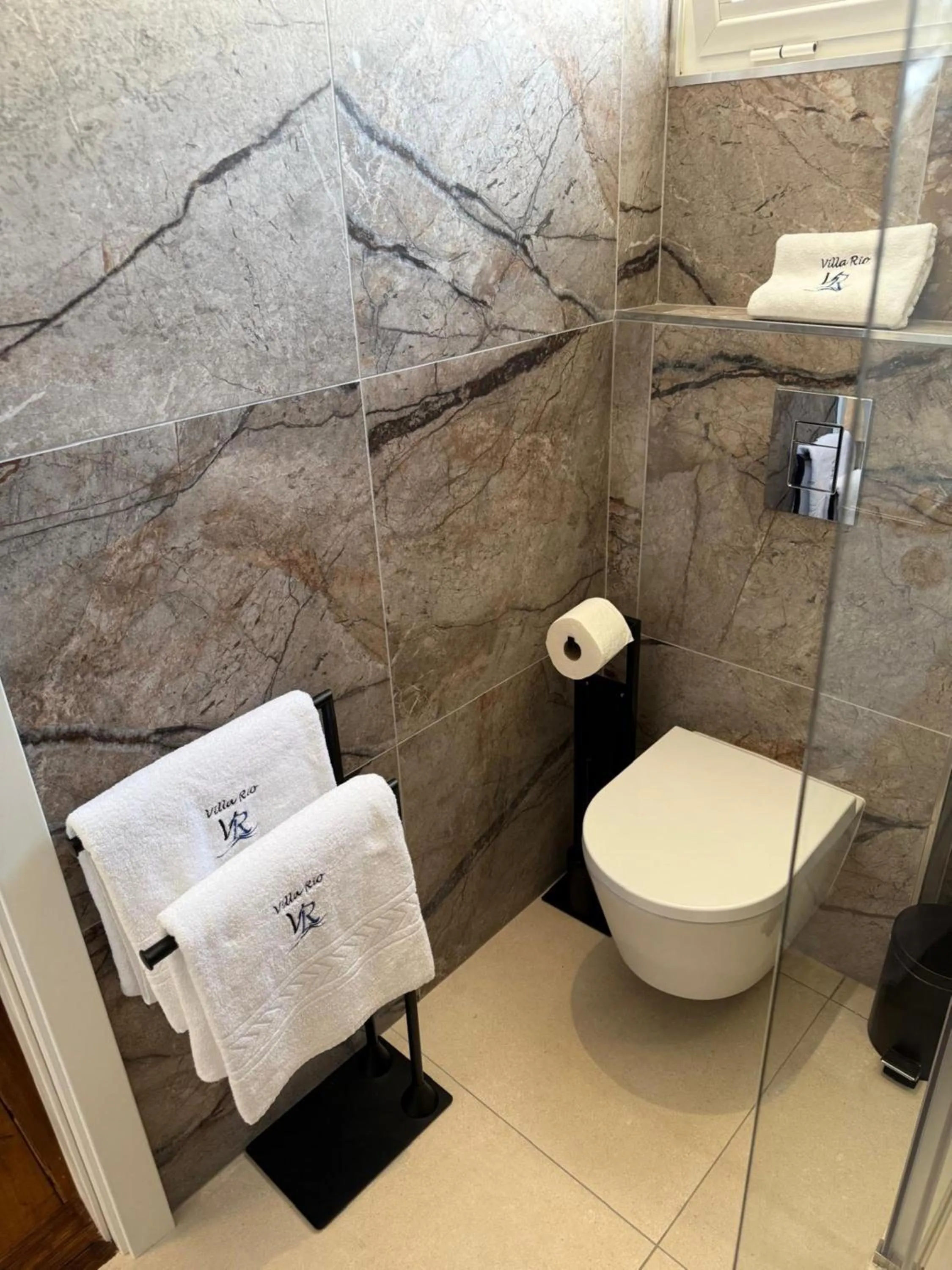 Bathroom in Villa Rio Guest House Suites