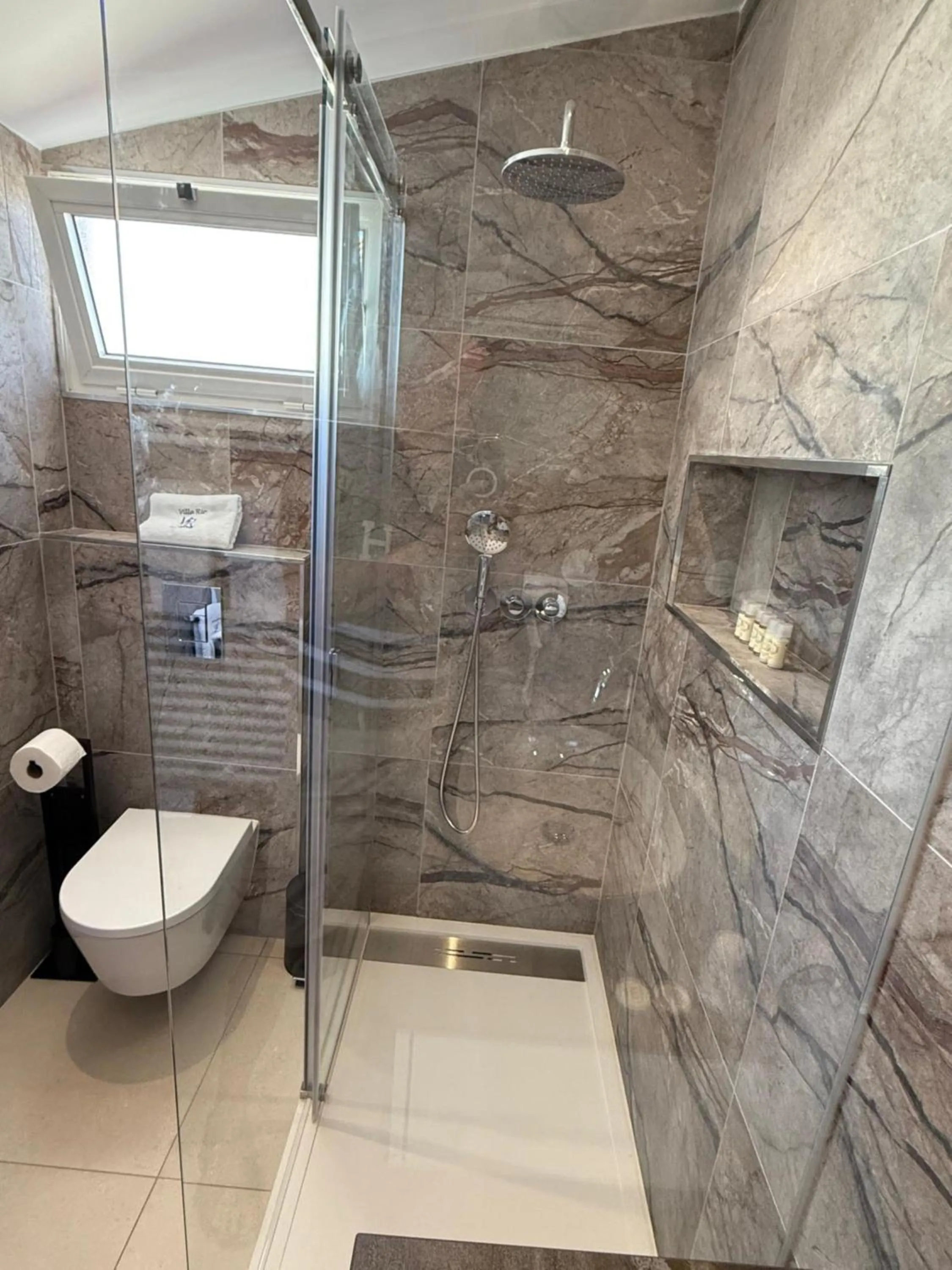 Bathroom in Villa Rio Guest House Suites