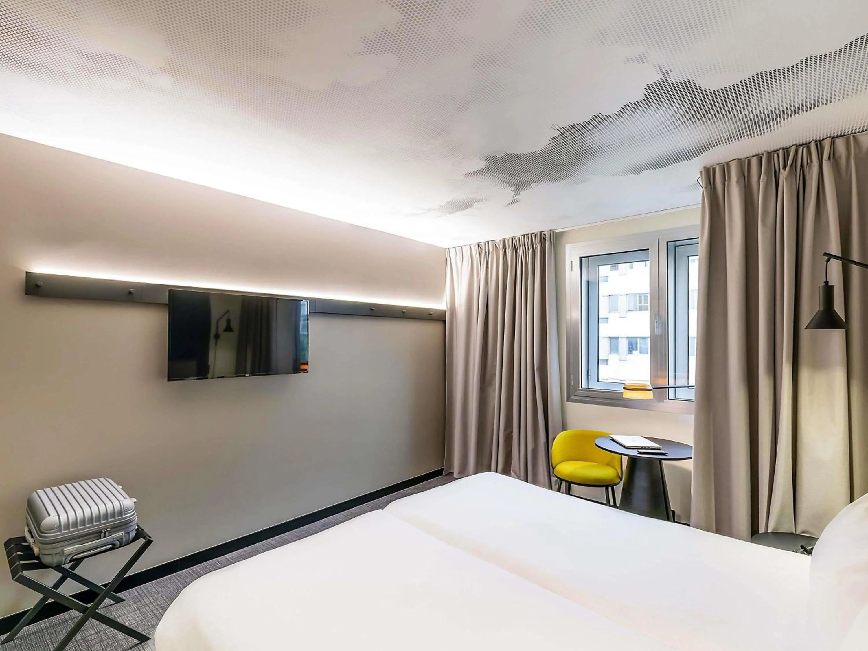 Bedroom, Bed in Hotel ibis Lisboa Saldanha